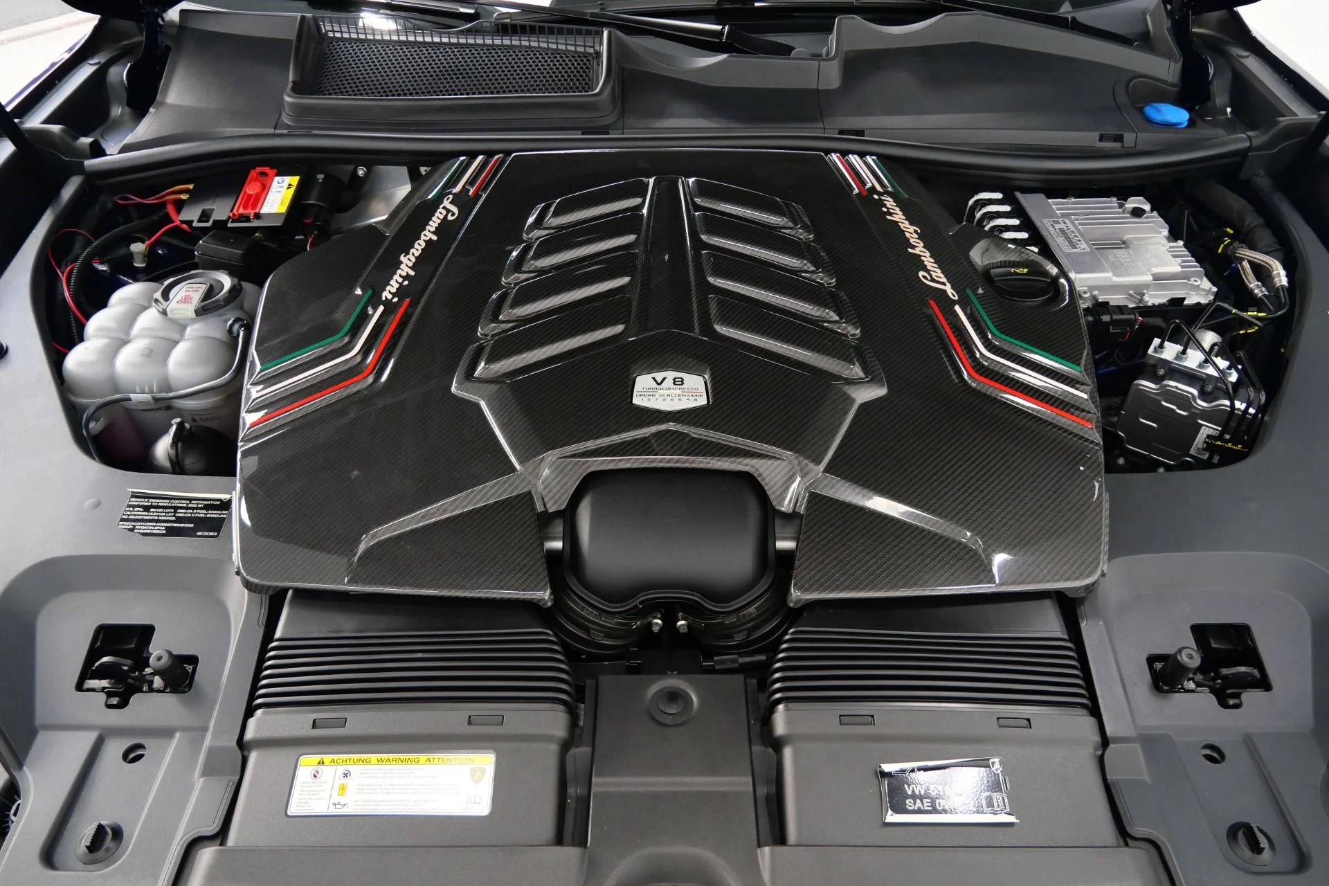 mph011_521514016_Used_2022_Lamborghini_Urus_23_Inch_Wheels_Two_Tone_Interior_Bang_and_Olufsen_Audio_1775677581_316c841a97