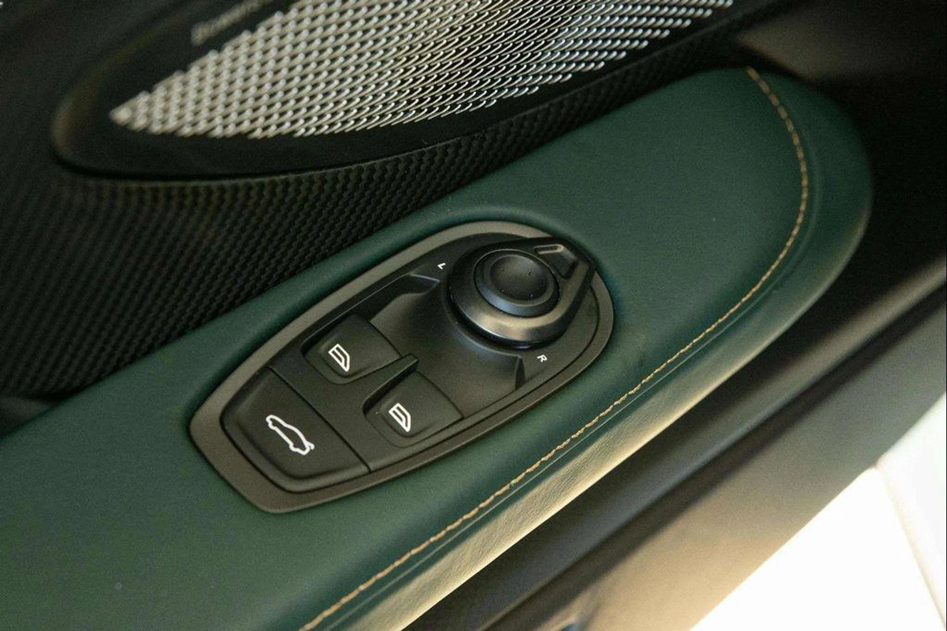 mph011_532337364_76m1_MR_5rb37_Hrk_Jd_Dlek_U_Rvr_Vw4_4cf7261874