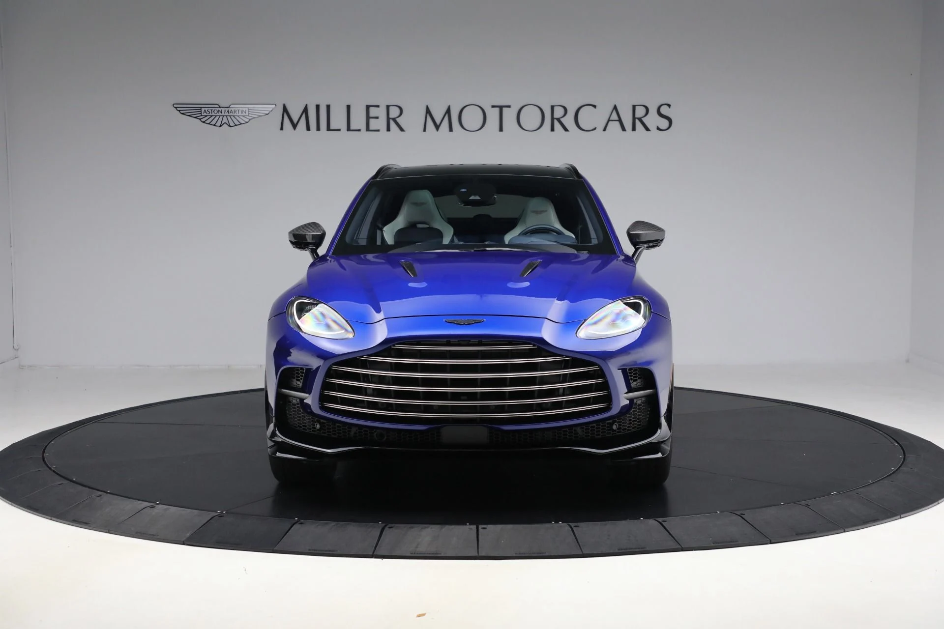 mph011_545792745_Used_2024_Aston_Martin_DBX_707_1761597901_4fe67e097e
