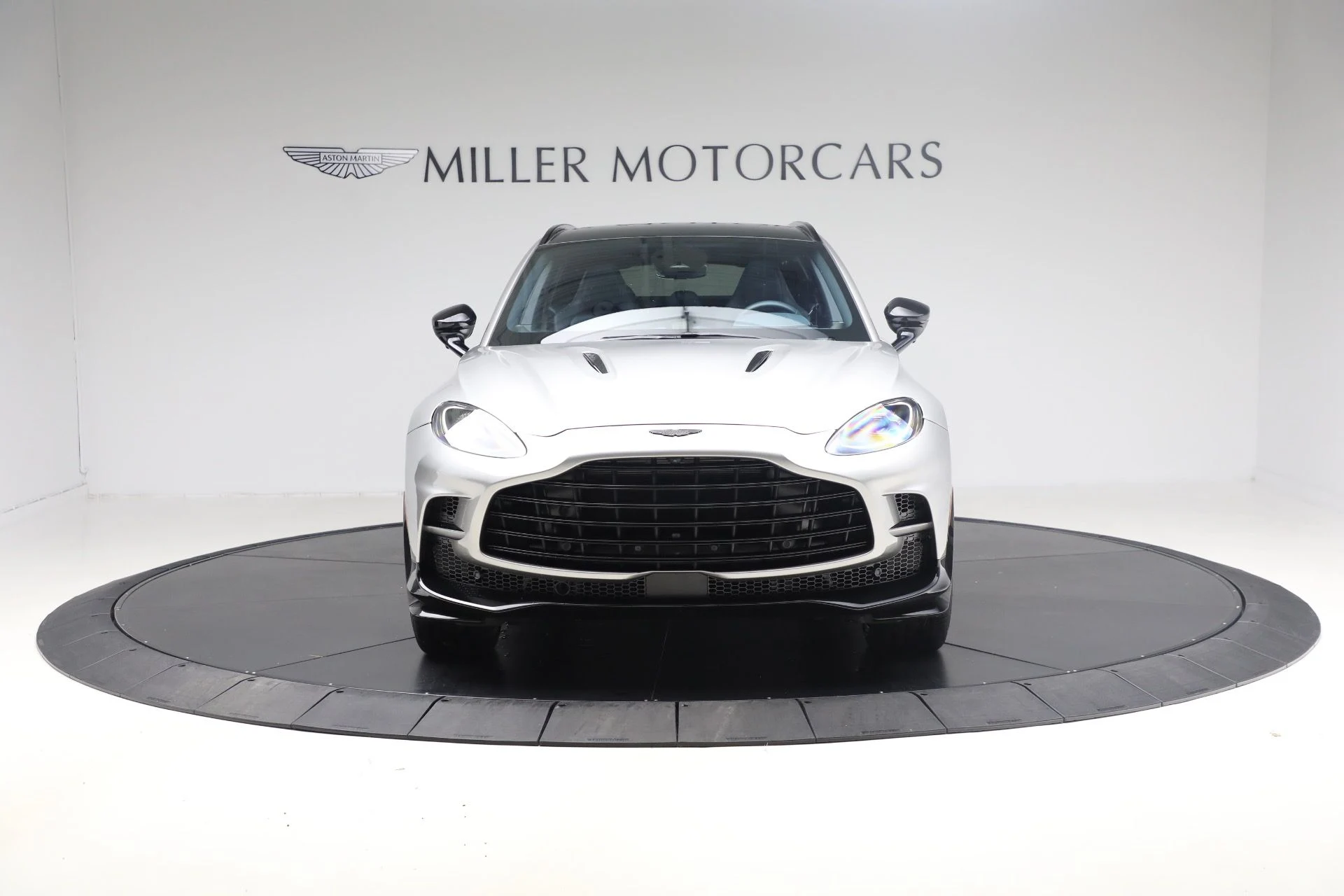 mph011_551085591_New_2025_Aston_Martin_DBX_707_1762018674_fb3754d002