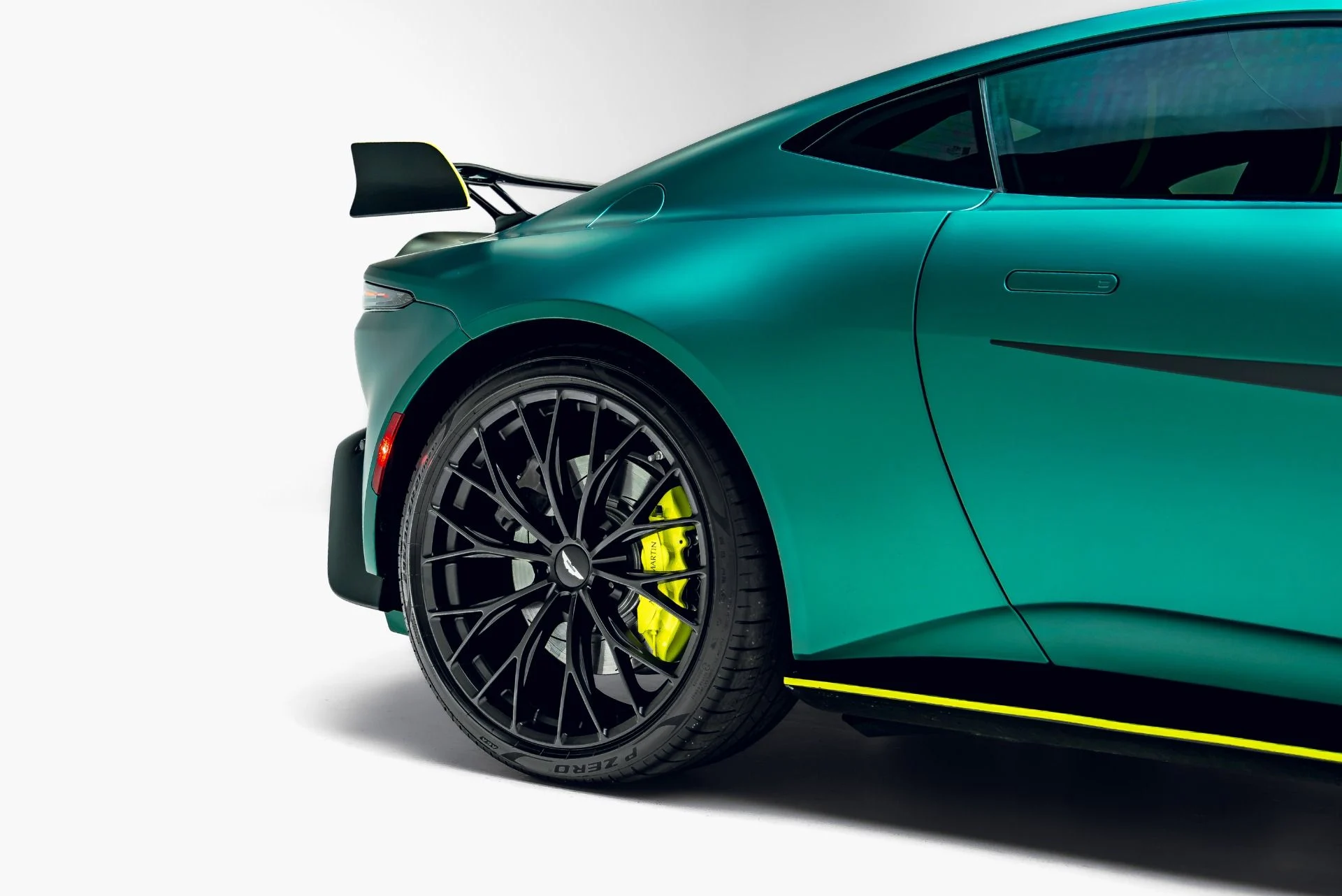 mph011_552068345_Used_2023_Aston_Martin_Vantage_F1_Edition_1783661156_8ff13568dc