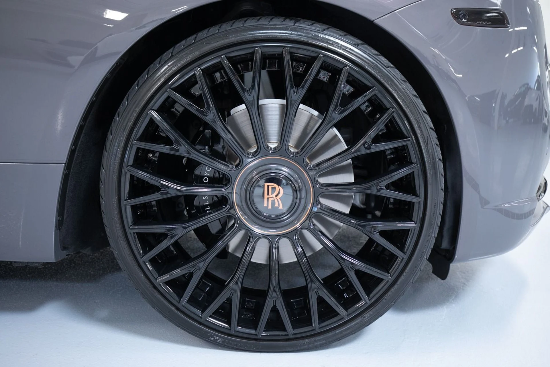 mph011_555930002_Used_2018_Rolls_Royce_Wraith_Luminary_Collection_1708563018_4431b55eb3