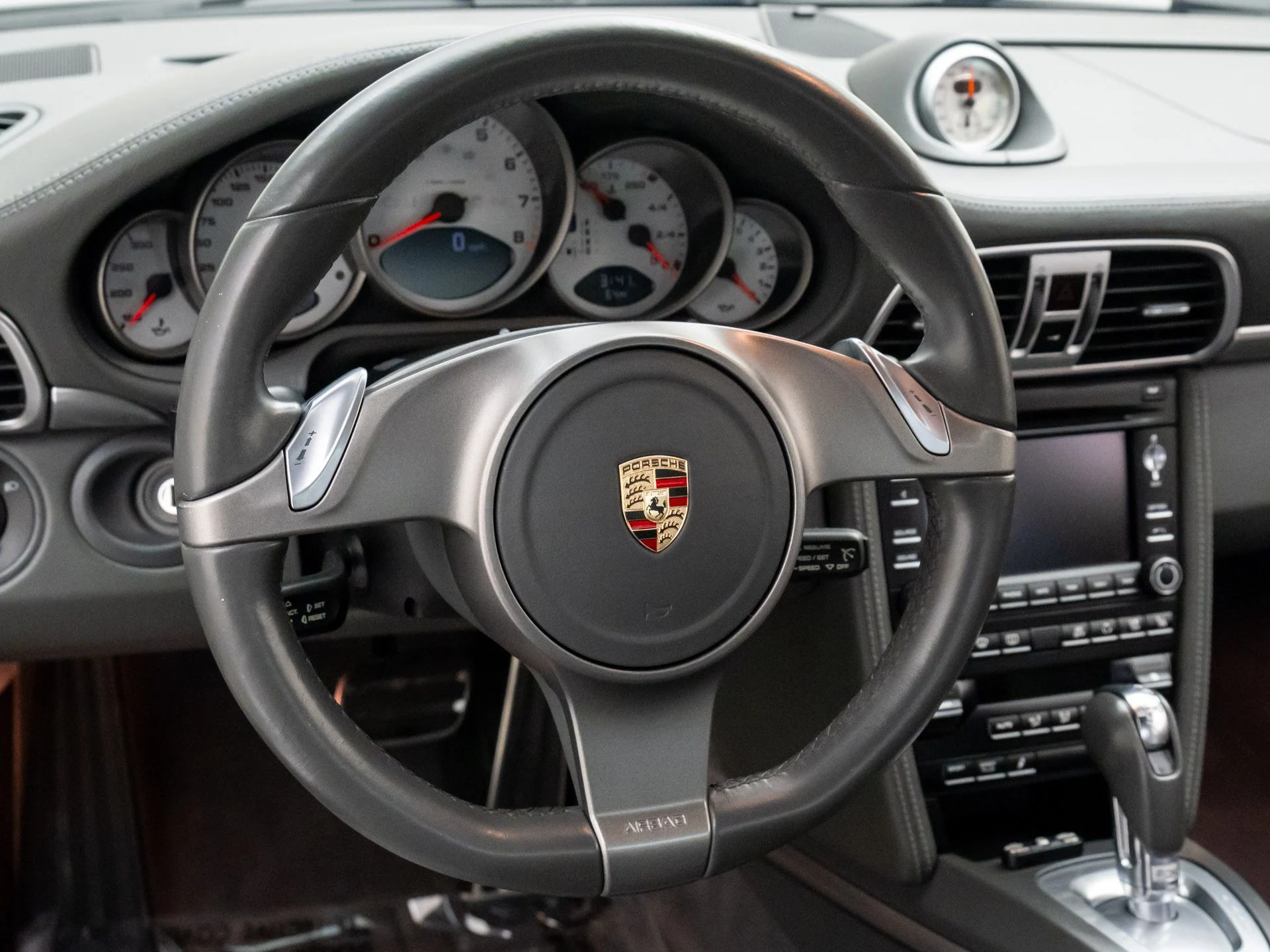 mph011_558492067_6b8985f723083502bf3608c3de4ce65ax_0b957340f6