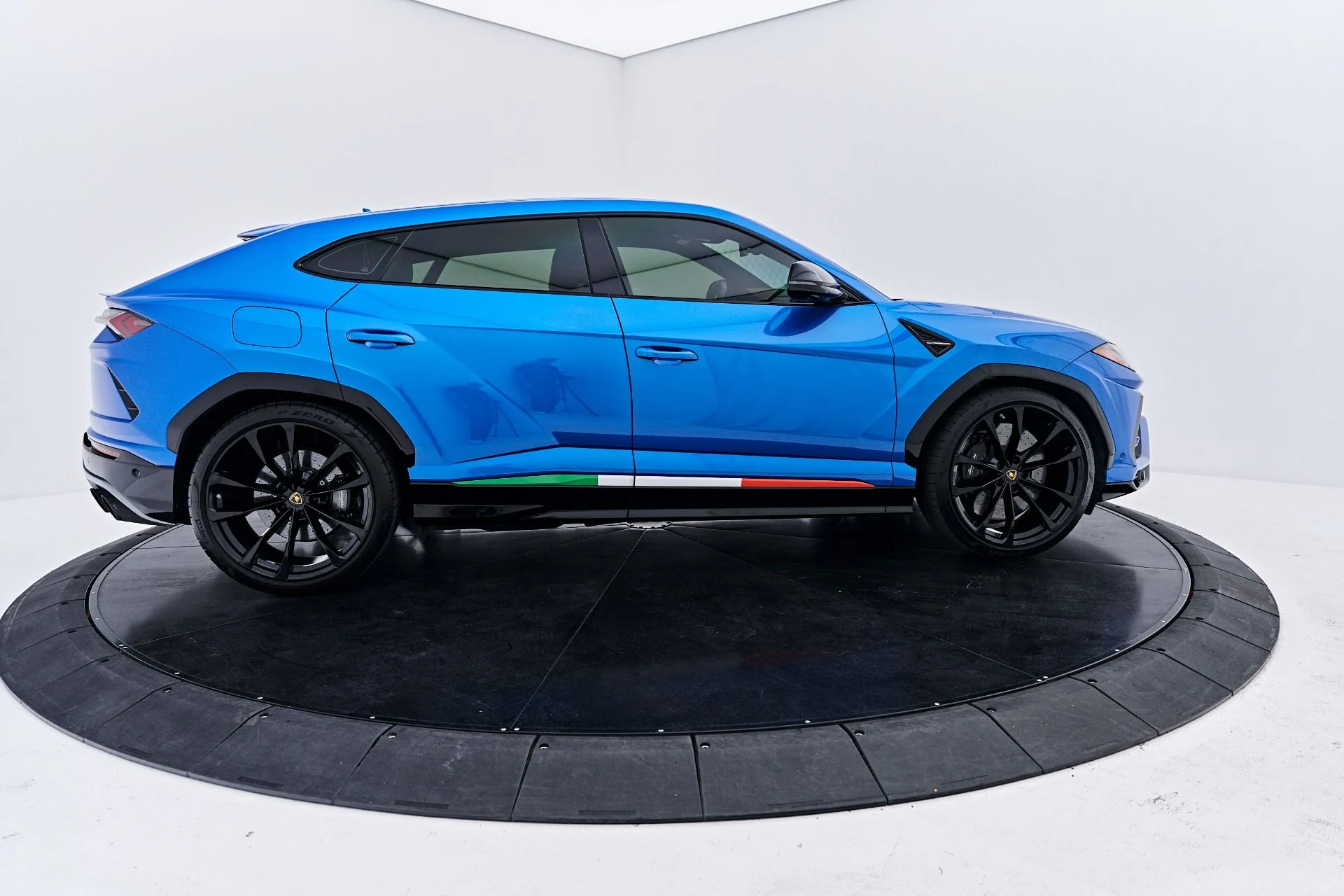mph011_561517953_Used_2020_Lamborghini_Urus_Base_1790959010_d576f9a509