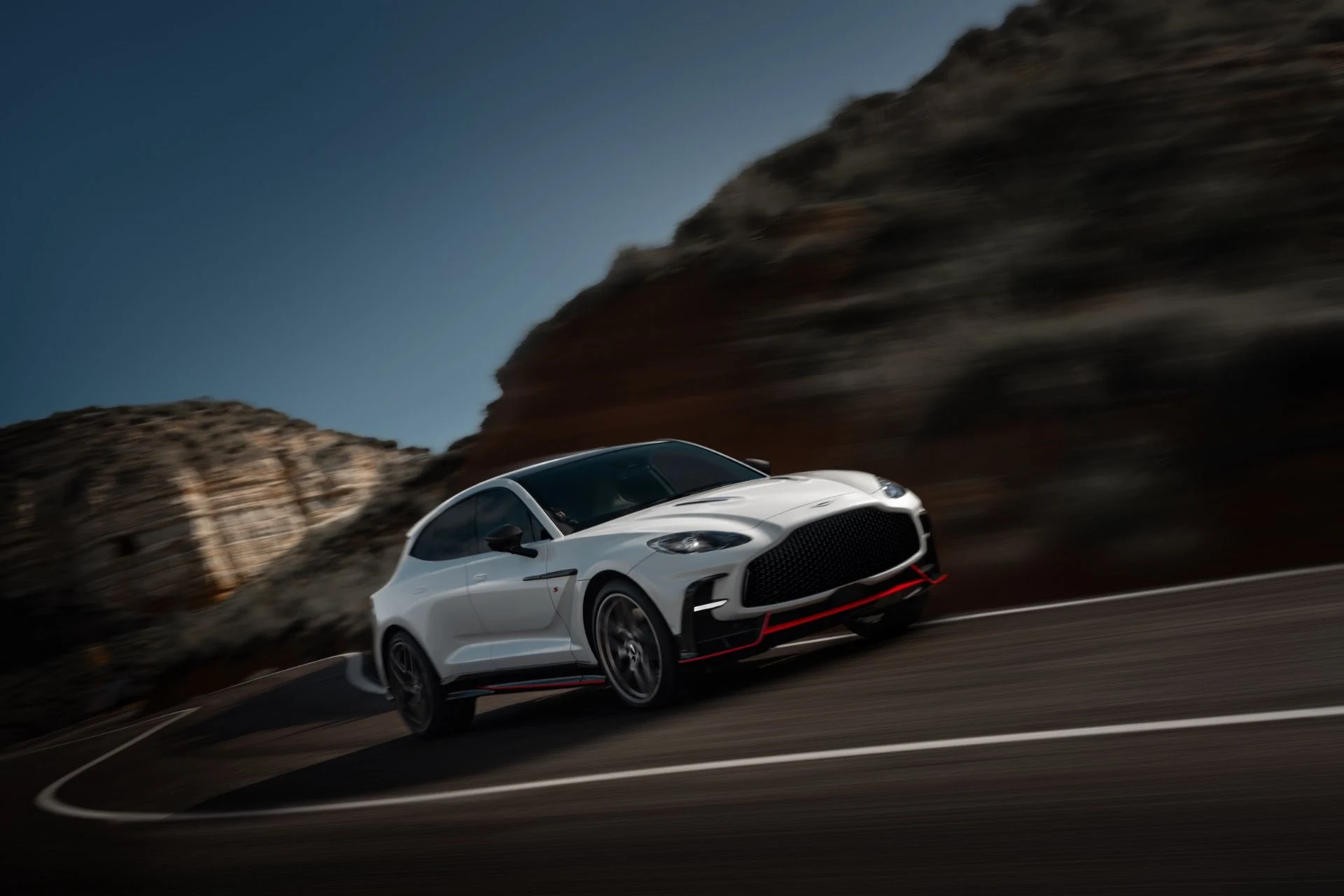 mph011_572053390_New_2026_Aston_Martin_DBX_S_93544ebe66