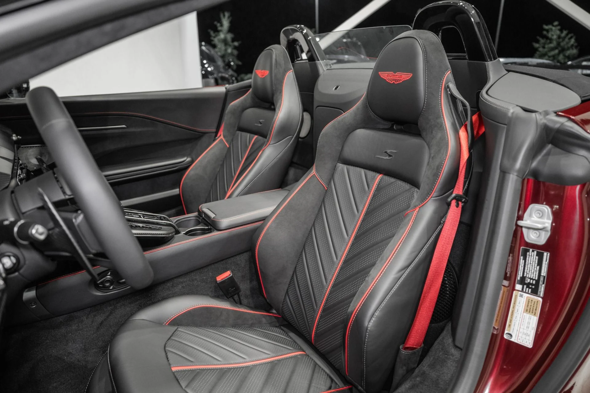mph011_586458108_New_2026_Aston_Martin_Vantage_S_Roadster_1784732743_9c4a19d53f