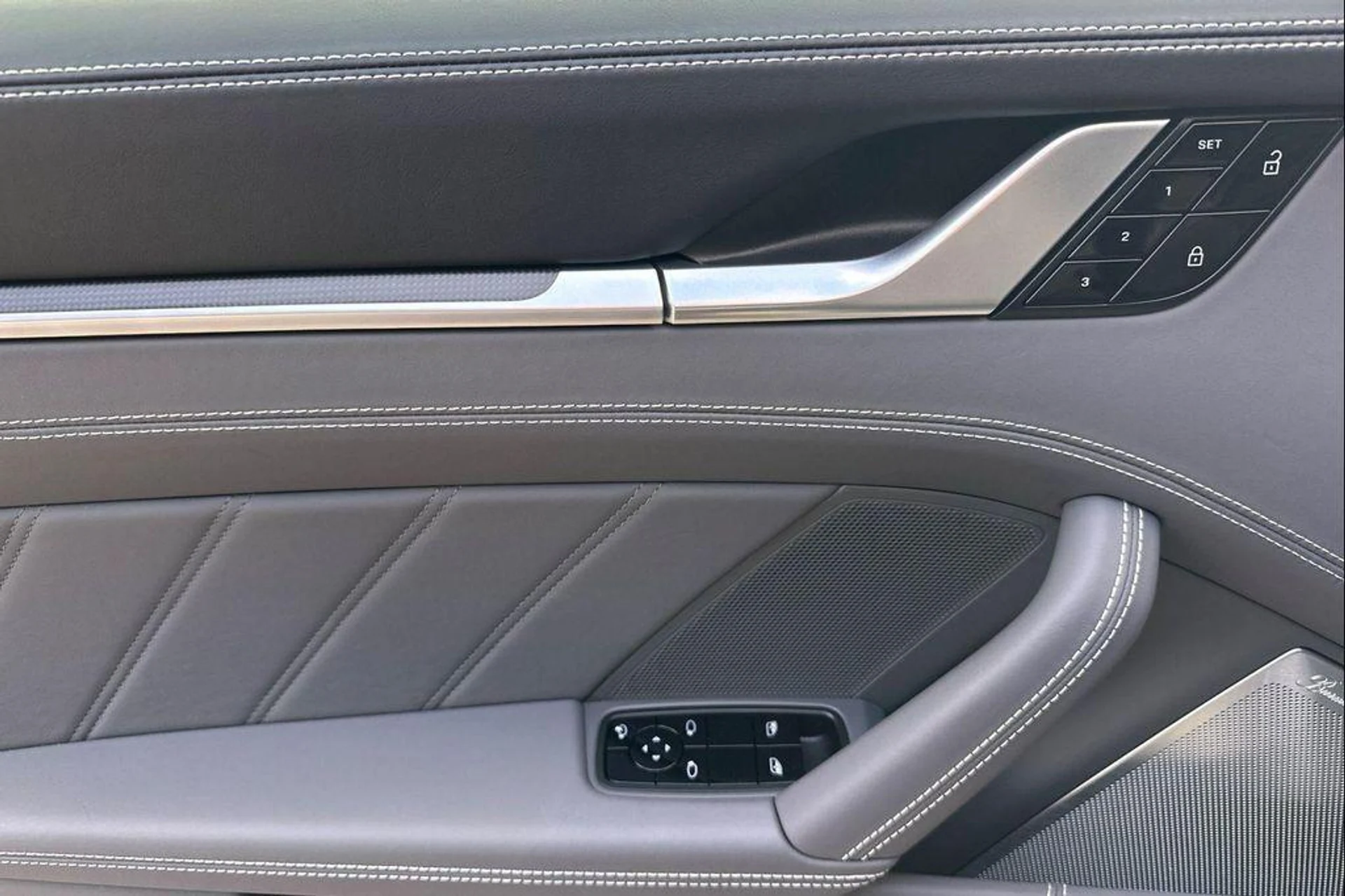 mph011_593088677_KS_25_Dq_PL_20_Fhl6_F_Rp_R_Lv00ou_Xs_40b69279e5