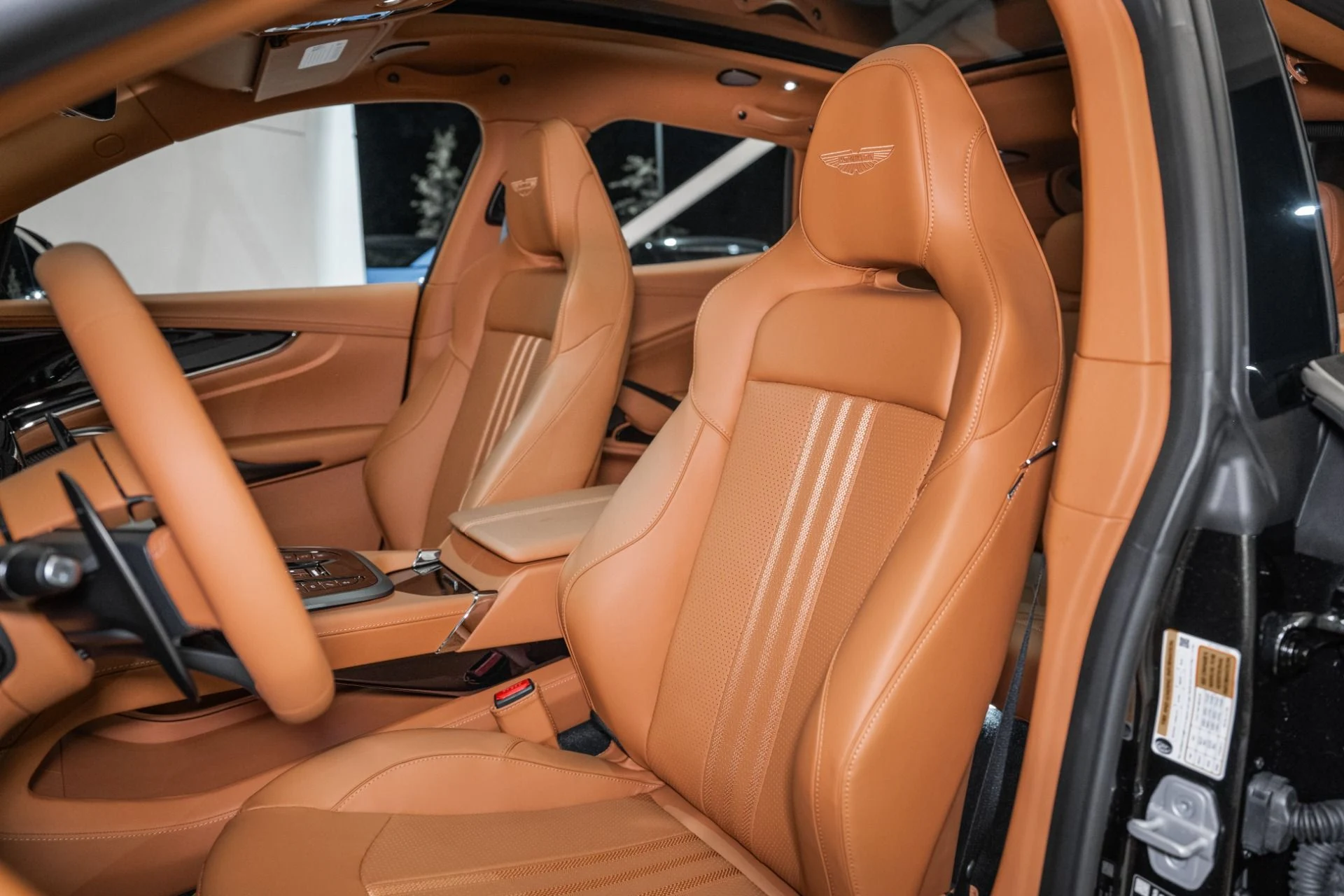 mph011_596265530_New_2026_ASTON_MARTIN_DBX_707_1759283914_6e3ba7d0ab