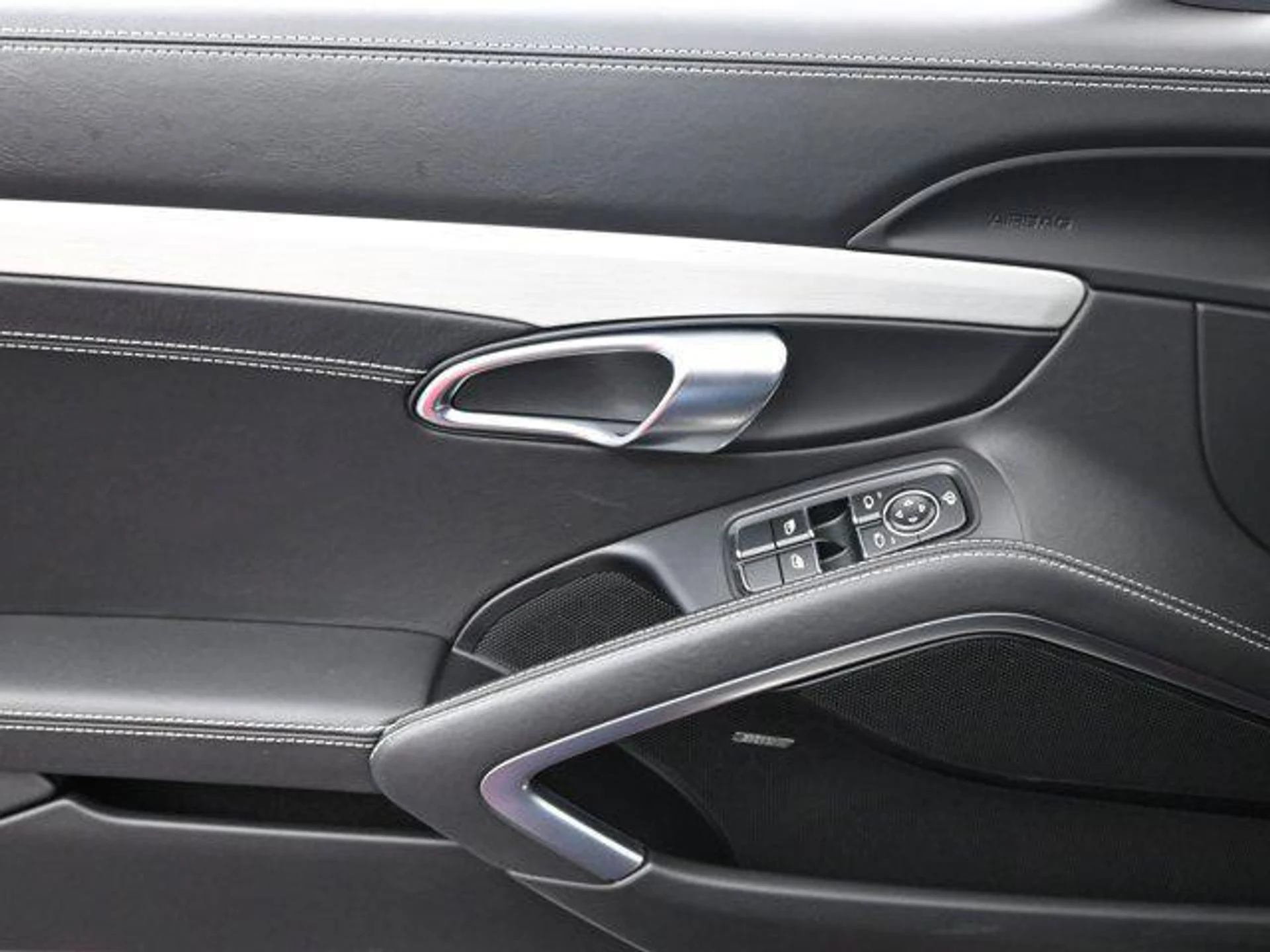 mph011_605557193_A_Rox_T_ze_F7_BXL_2d7_Ui_U9p_O_Pu_t_A_7a4c7e18c7