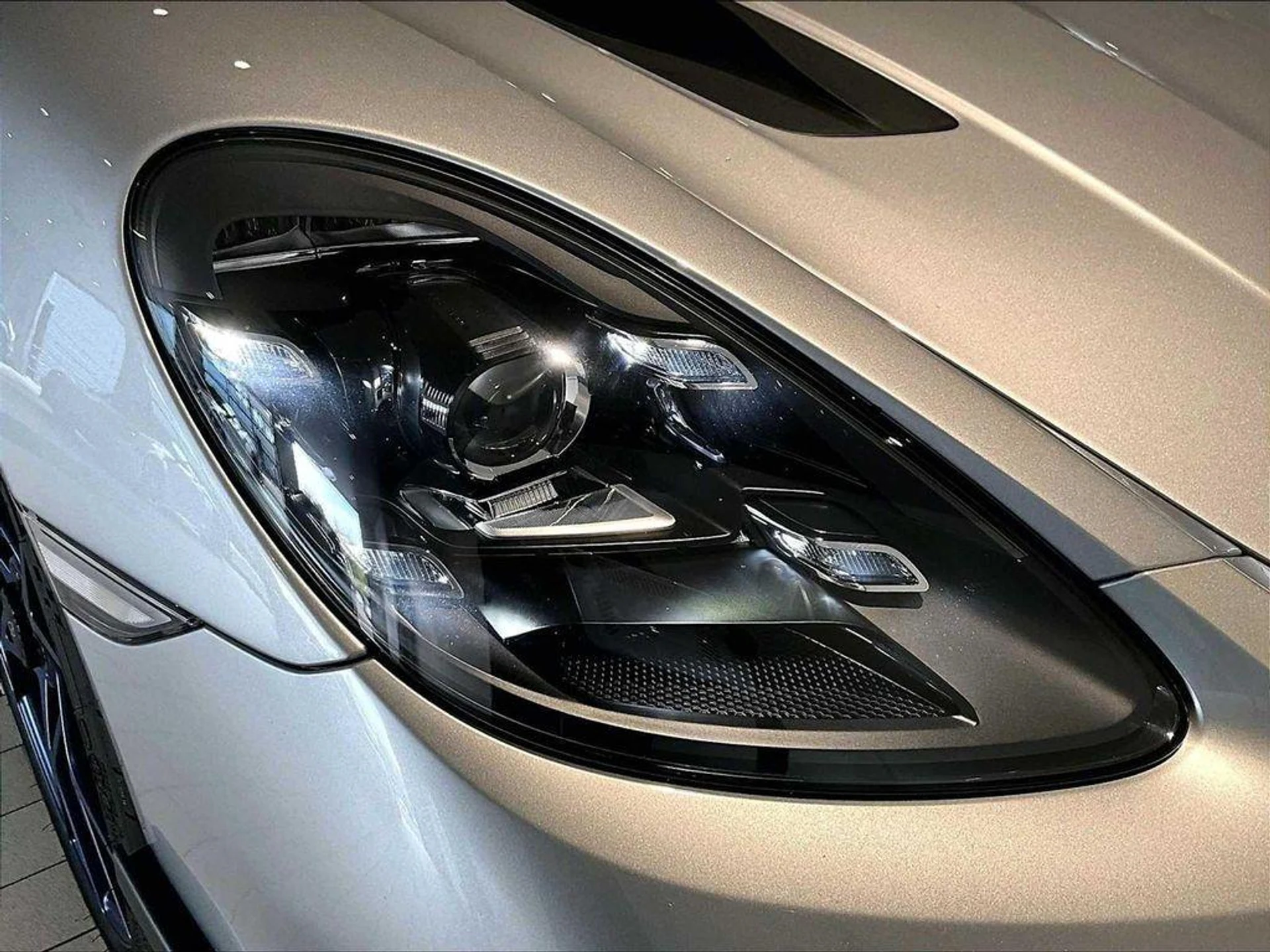 mph011_618158123_75t_E_o_Tiwq_BPNA_XYLGCN_5_J6g_Q_cb34963042