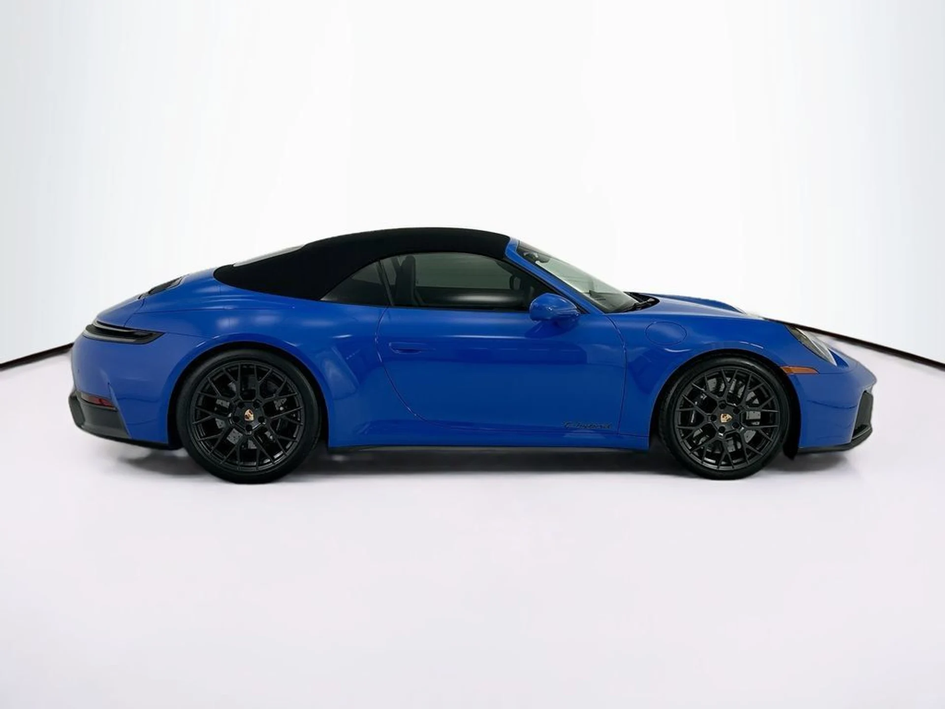 mph011_619269993_used_2026_porsche_911_spirit70cabriolet_8119_23018992_12_1024_b3effbd72c