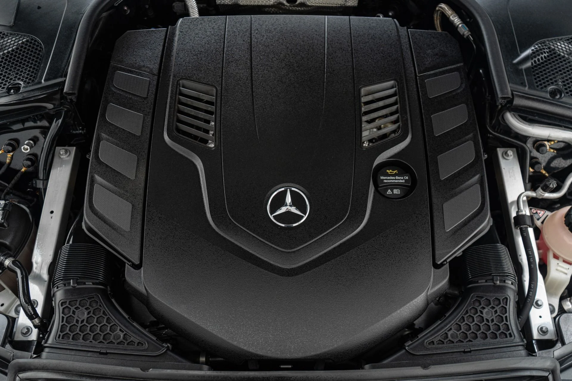 mph011_62307073_Used_2021_Mercedes_Benz_Maybach_S_580_4_MATIC_Factory_Two_Tone_paint_Executive_Rear_Seat_Package_Bottle_Chiller_1776288092_f438a66797