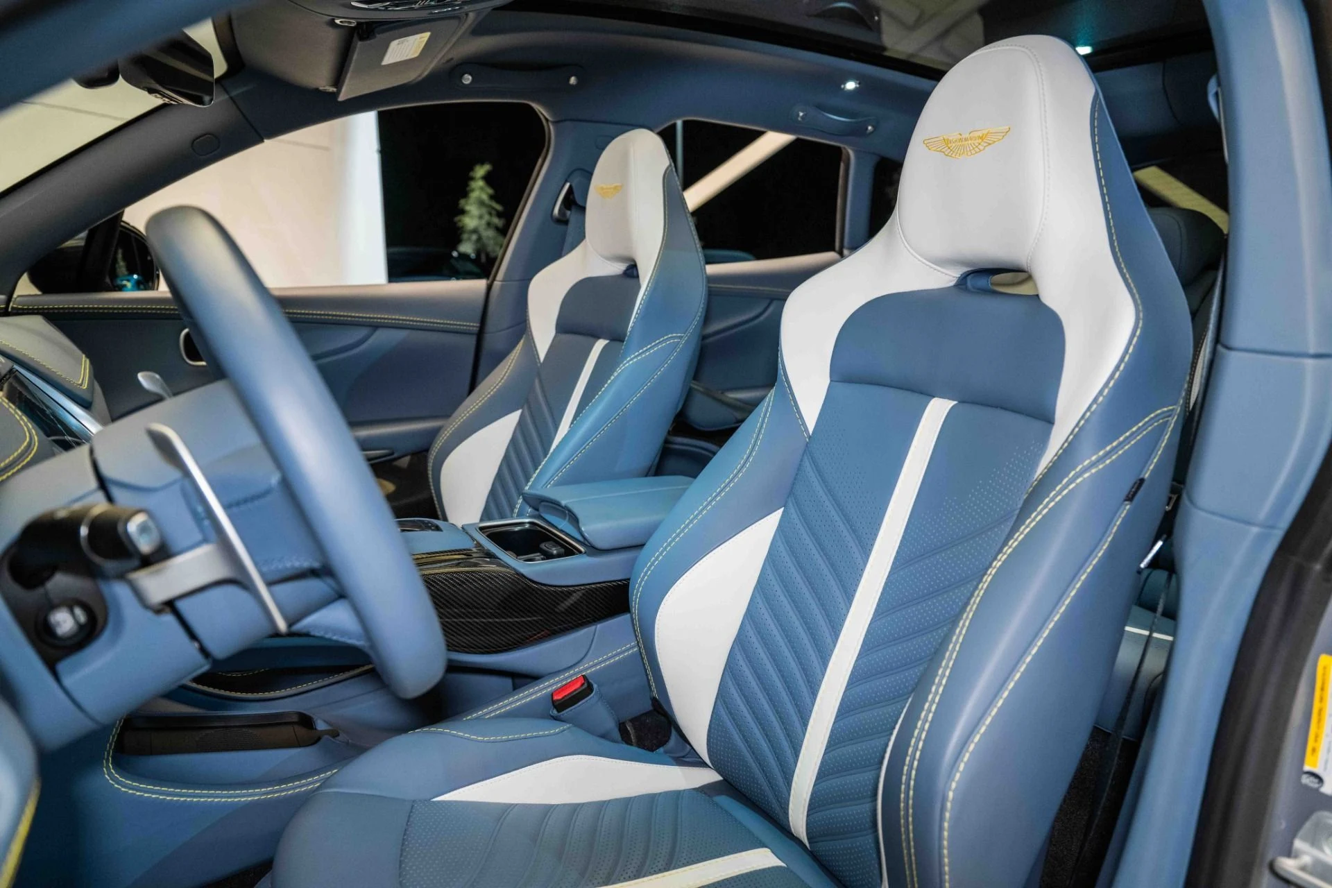 mph011_631616725_Used_2023_Aston_Martin_DBX_707_1728832249_0e20b25b47