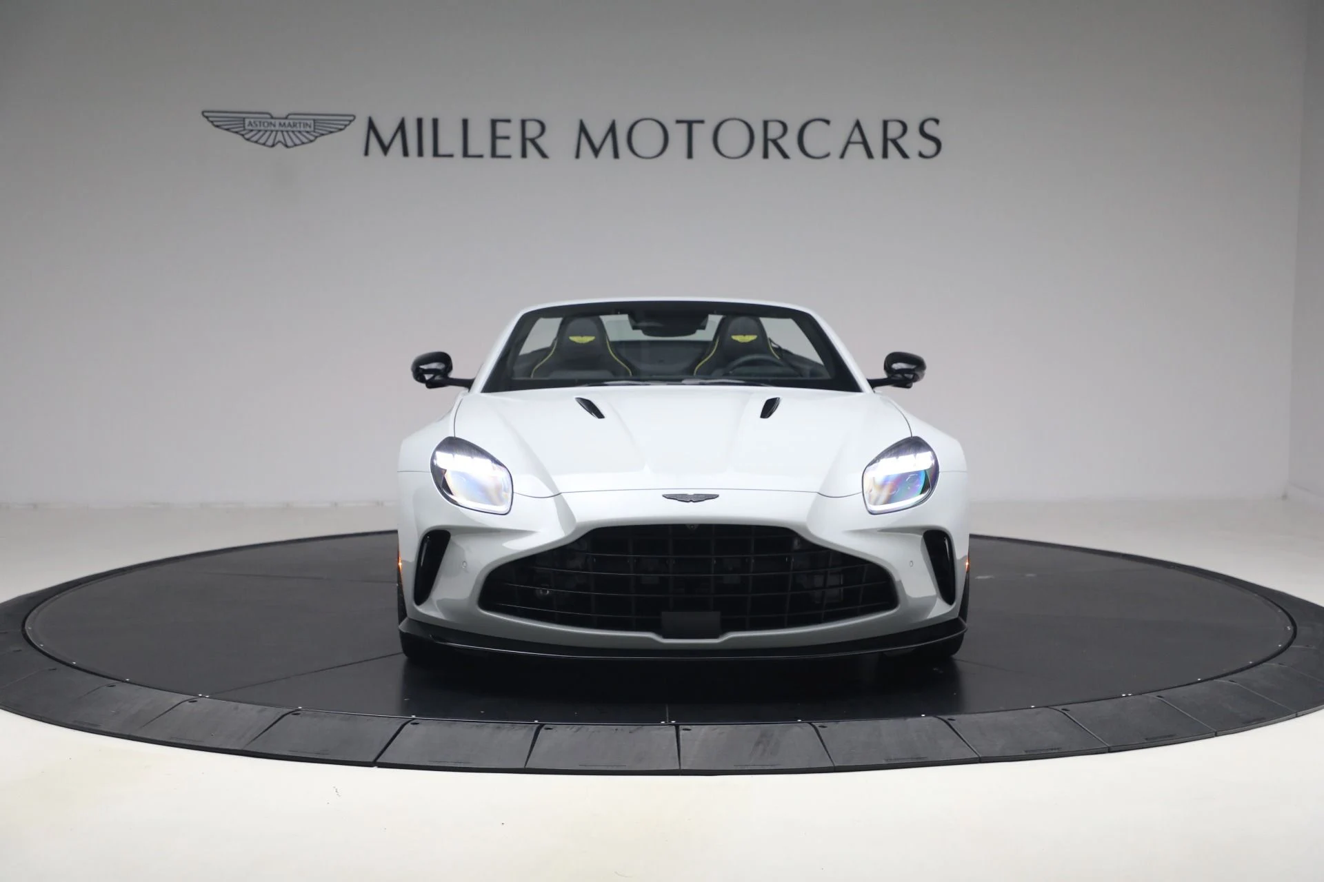 mph011_633651172_New_2026_Aston_Martin_Vantage_S_Roadster_1776800186_ab6ace2e44