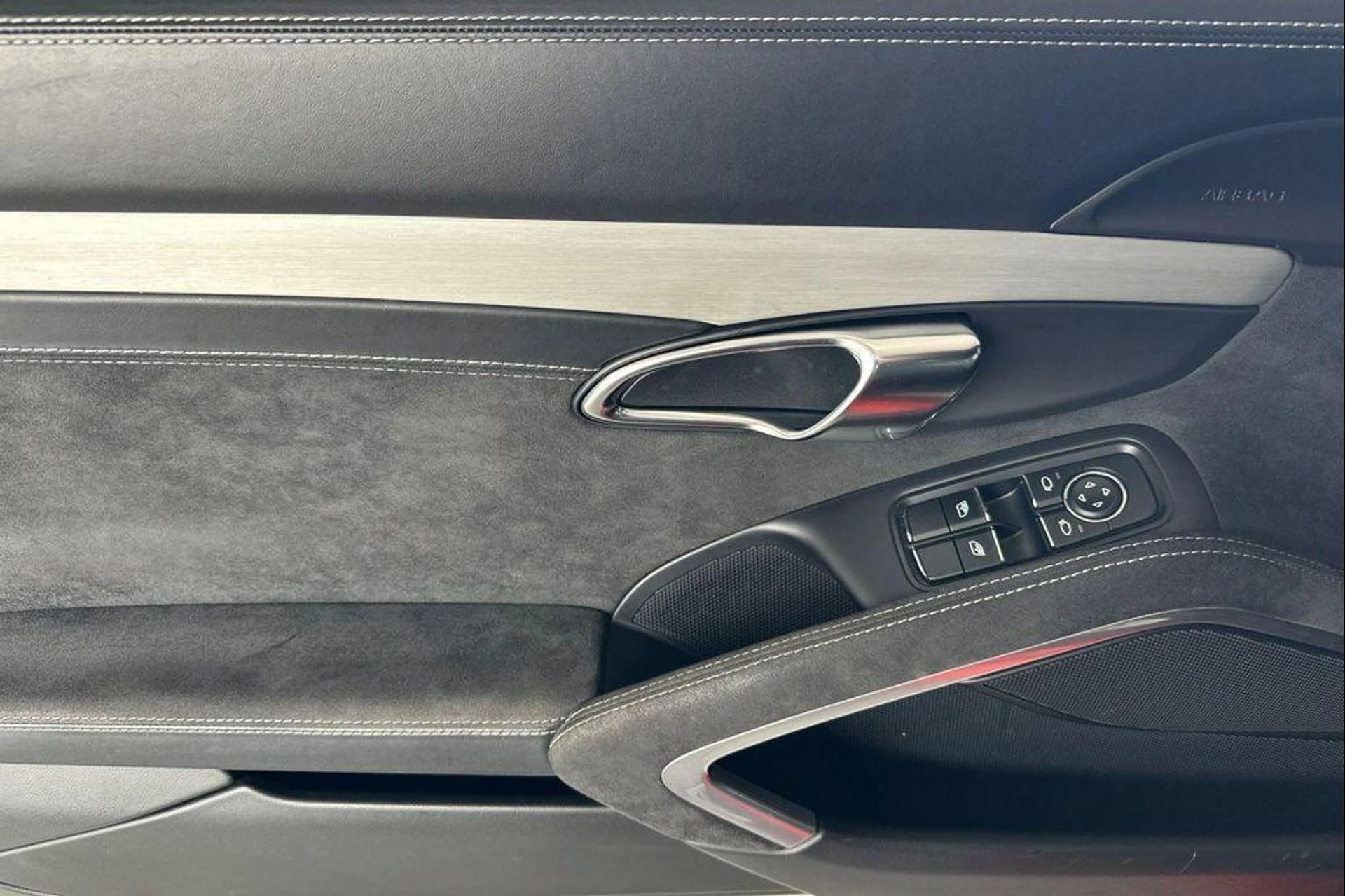 mph011_635086426_UG_Xkf_Jpp_Dm_Gyf_Nt_U2_ULX_r_Uvb_M_911174c50f