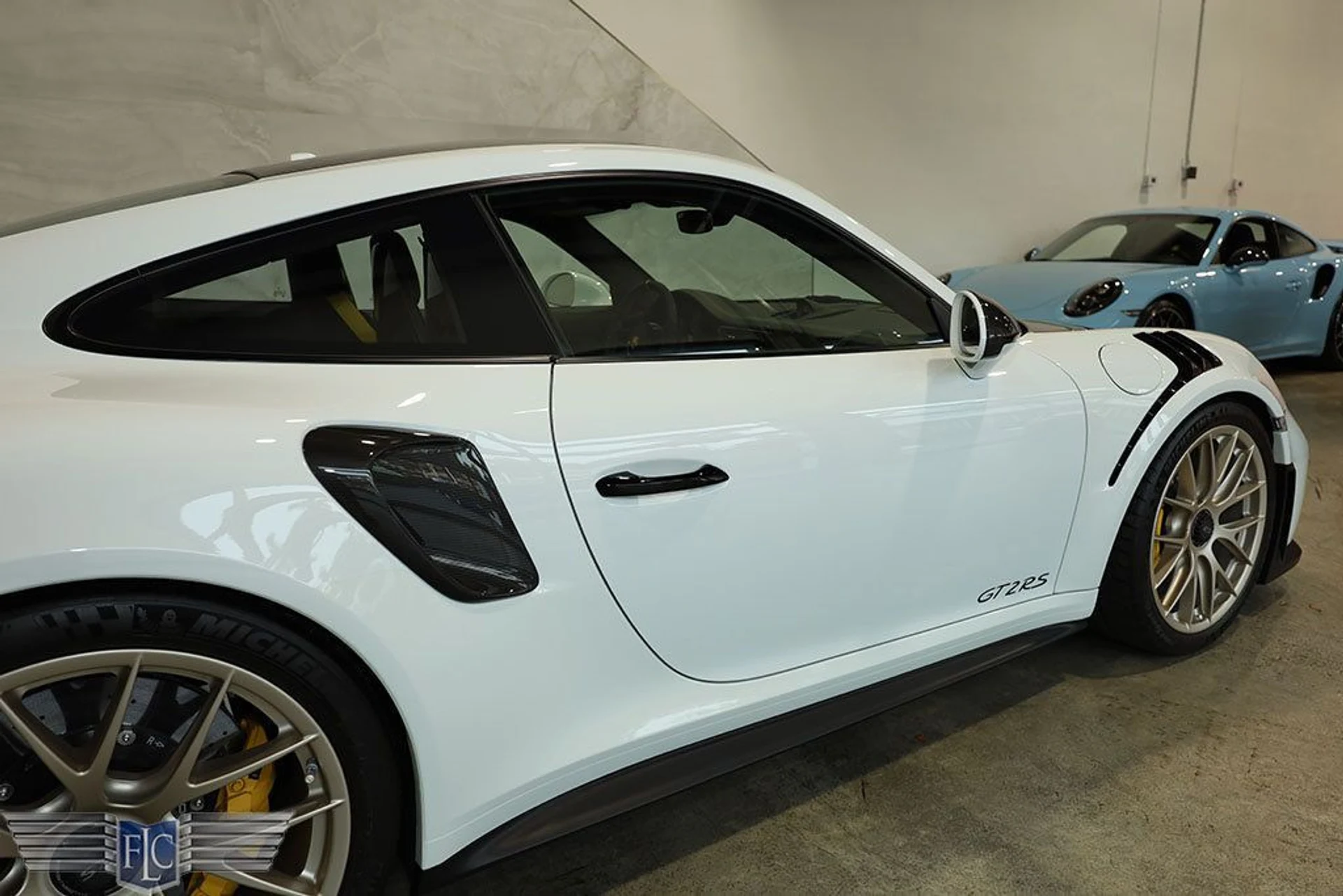 mph011_64218539_used_2018_porsche_911_gt2rs_9689_22985277_12_1024_f59d2650e1