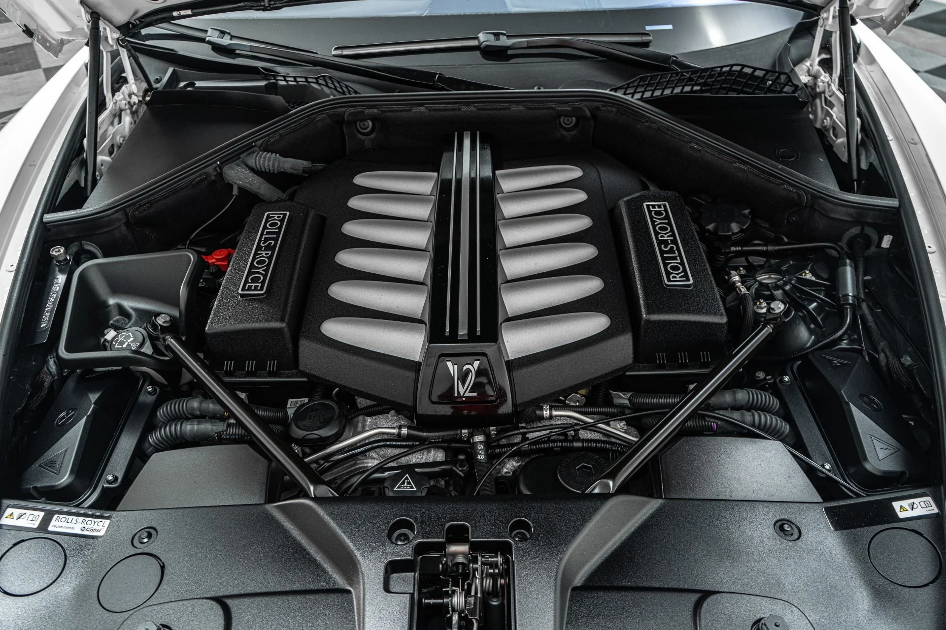 mph011_671425126_Used_2010_Rolls_Royce_Ghost_1777319383_ab2d49f3ad