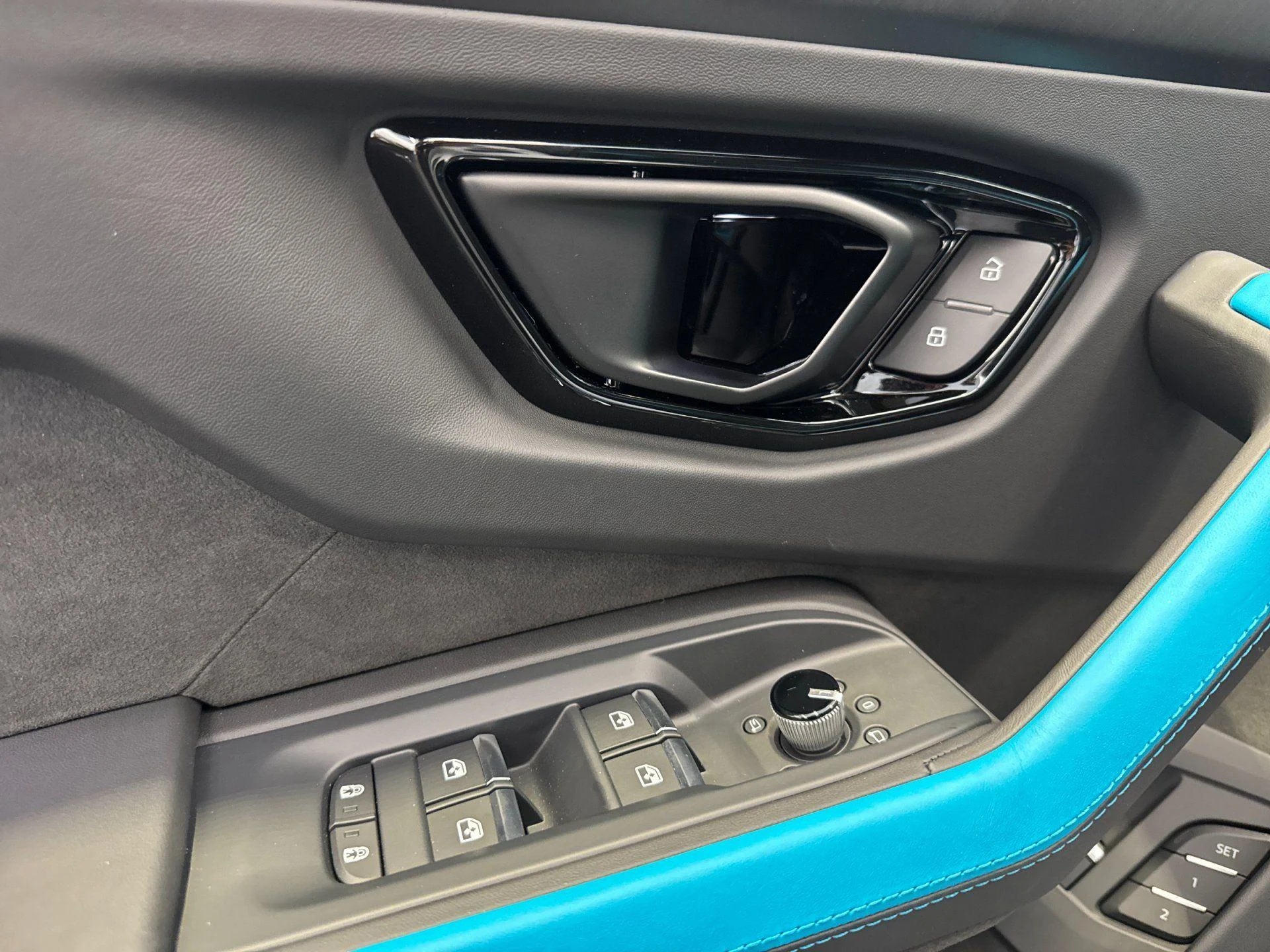 mph011_679788362_New_2026_Lamborghini_Urus_SE_1786111362_96ab09ecb3