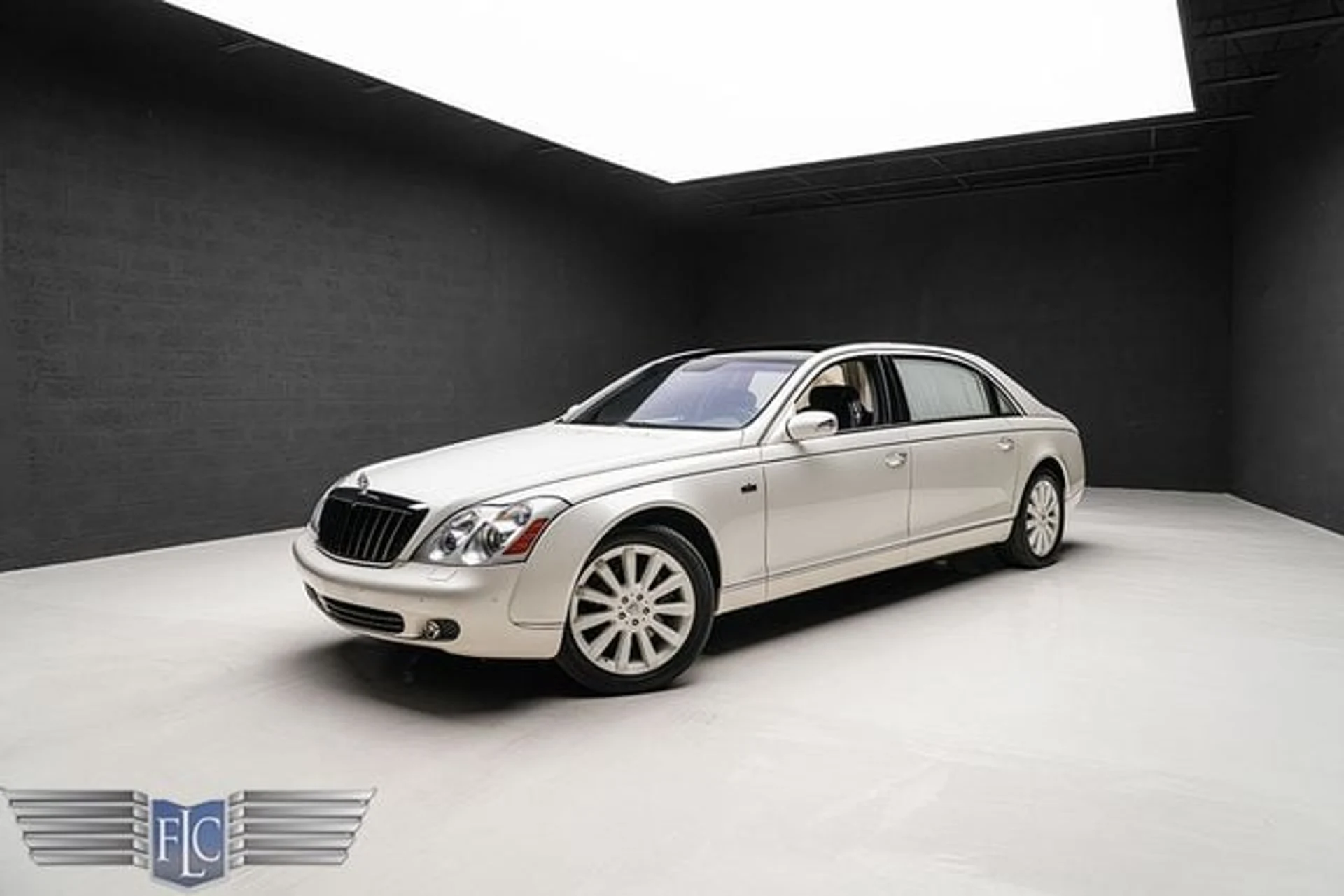 mph011_688614970_used_2009_maybach_landaulet_s_9689_23032482_16_640_f63af6717e