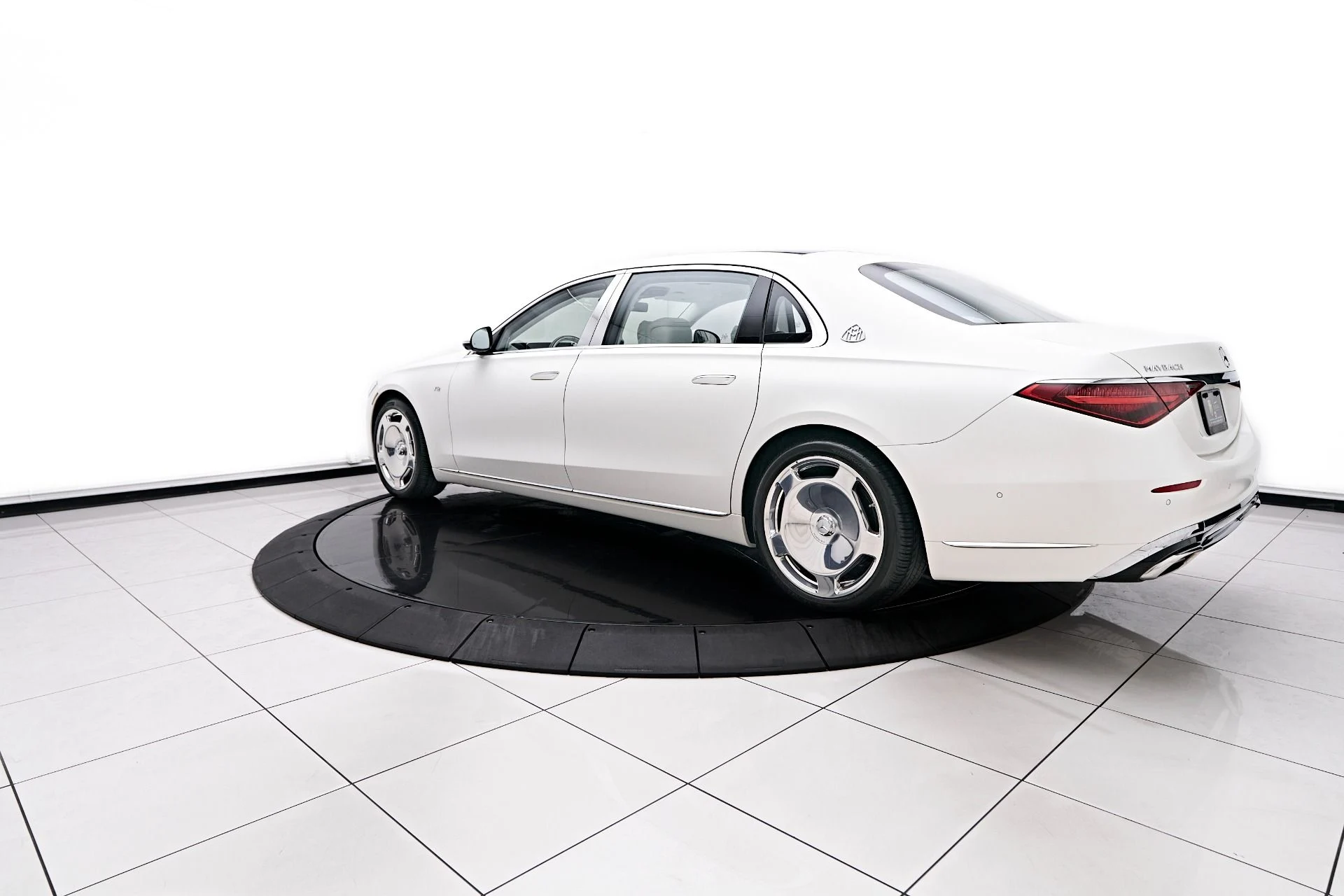mph011_690713068_Used_2023_Mercedes_Benz_S_Class_Maybach_S_680_1755991207_d91ee38a5b
