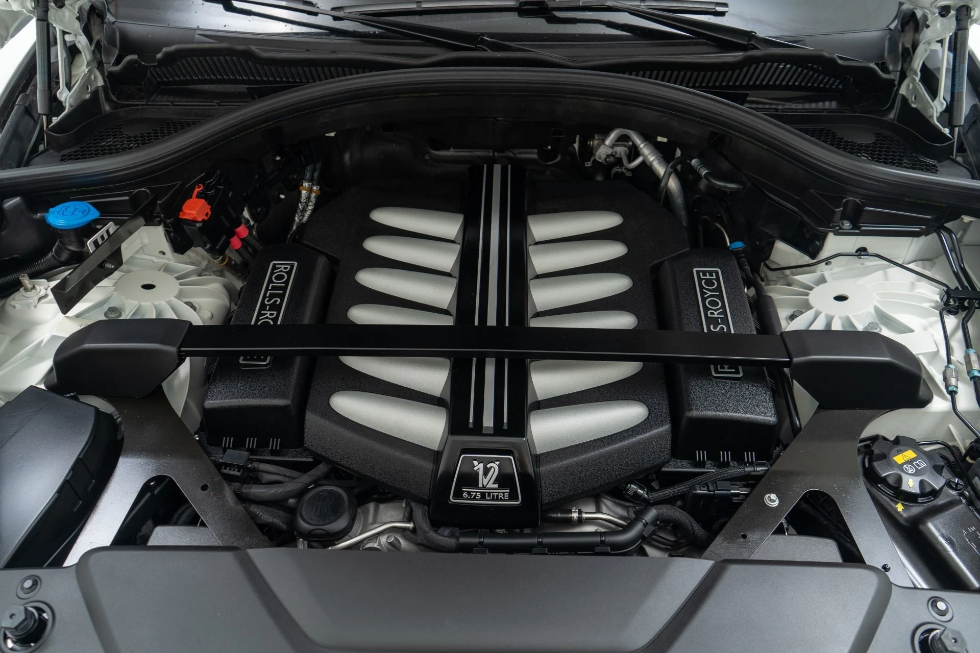 mph011_716827127_Used_2020_Rolls_Royce_Cullinan_Polished_22_Wheels_Rear_Theatre_Configuration_Rolls_Royce_Bespoke_Audio_1771596522_ac20bcb18c