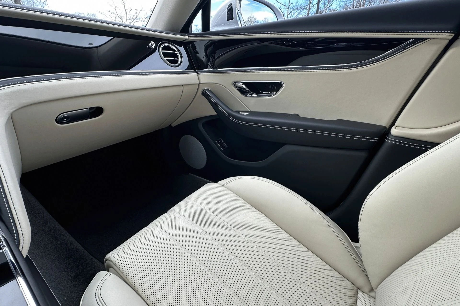 mph011_720074124_New_2026_Bentley_Flying_Spur_1783692086_65105cad1e