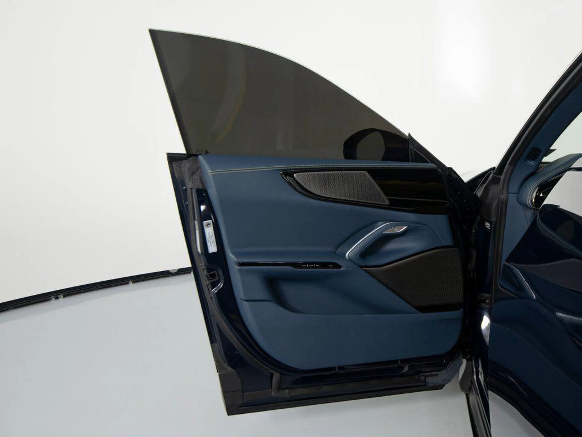 mph011_725529416_v_B_Qt2_L_Pf_U_Ofioqhq_Qk_S_n5_F_Ue8_369598b956