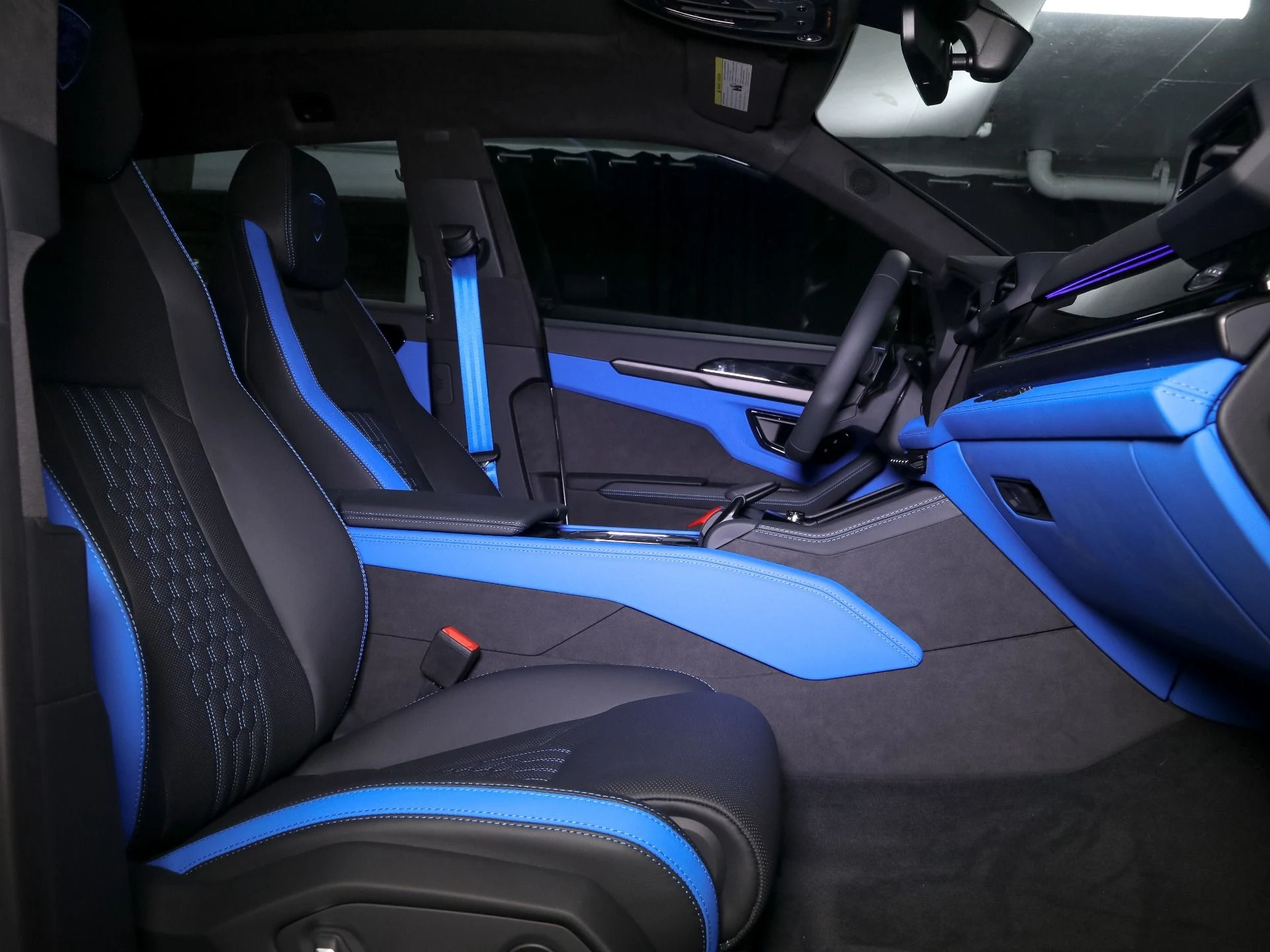 mph011_73614176_New_2025_Lamborghini_Urus_SE_1760068344_94cf9d4d91