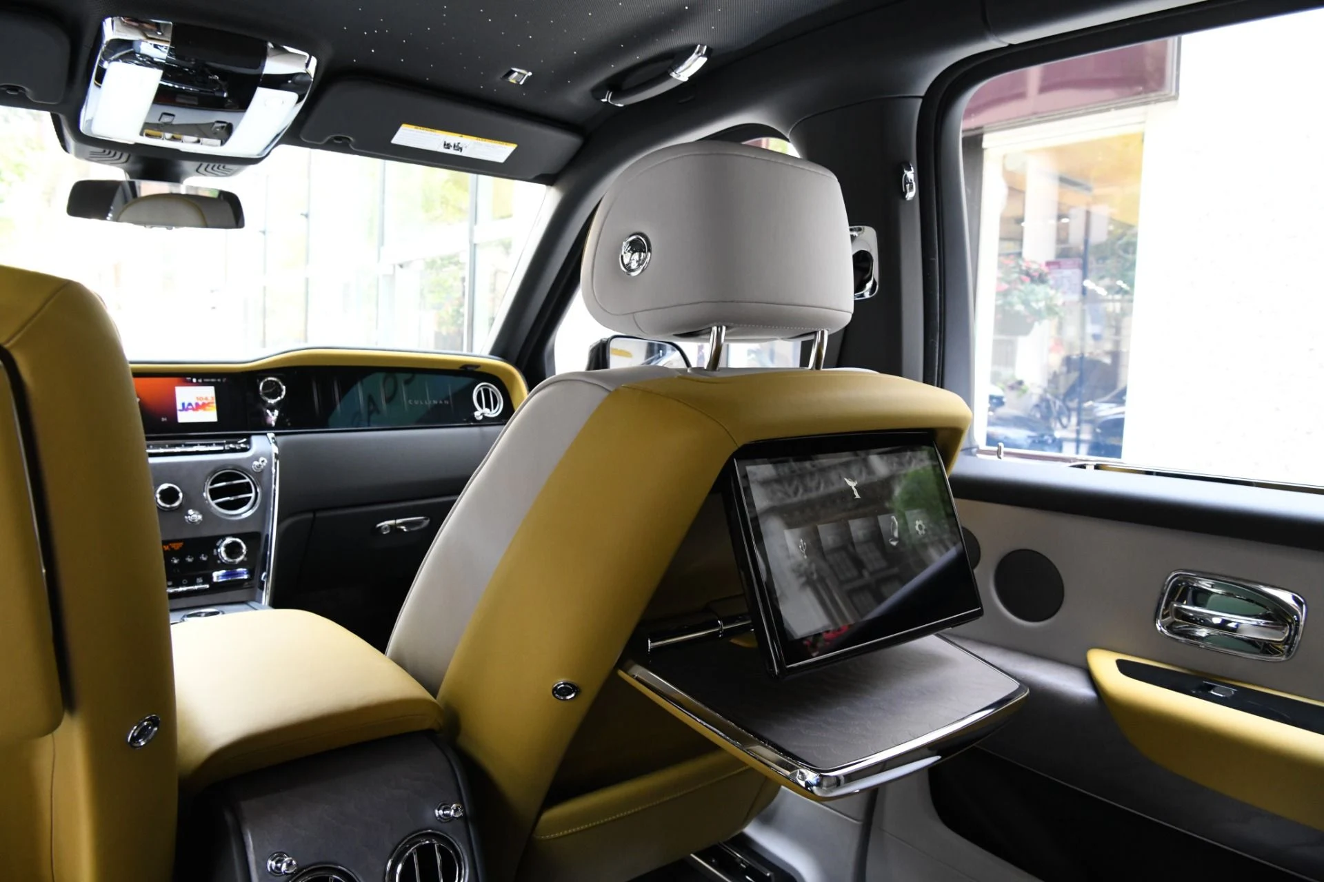 mph011_737093830_11911_p13_l_cc41325760