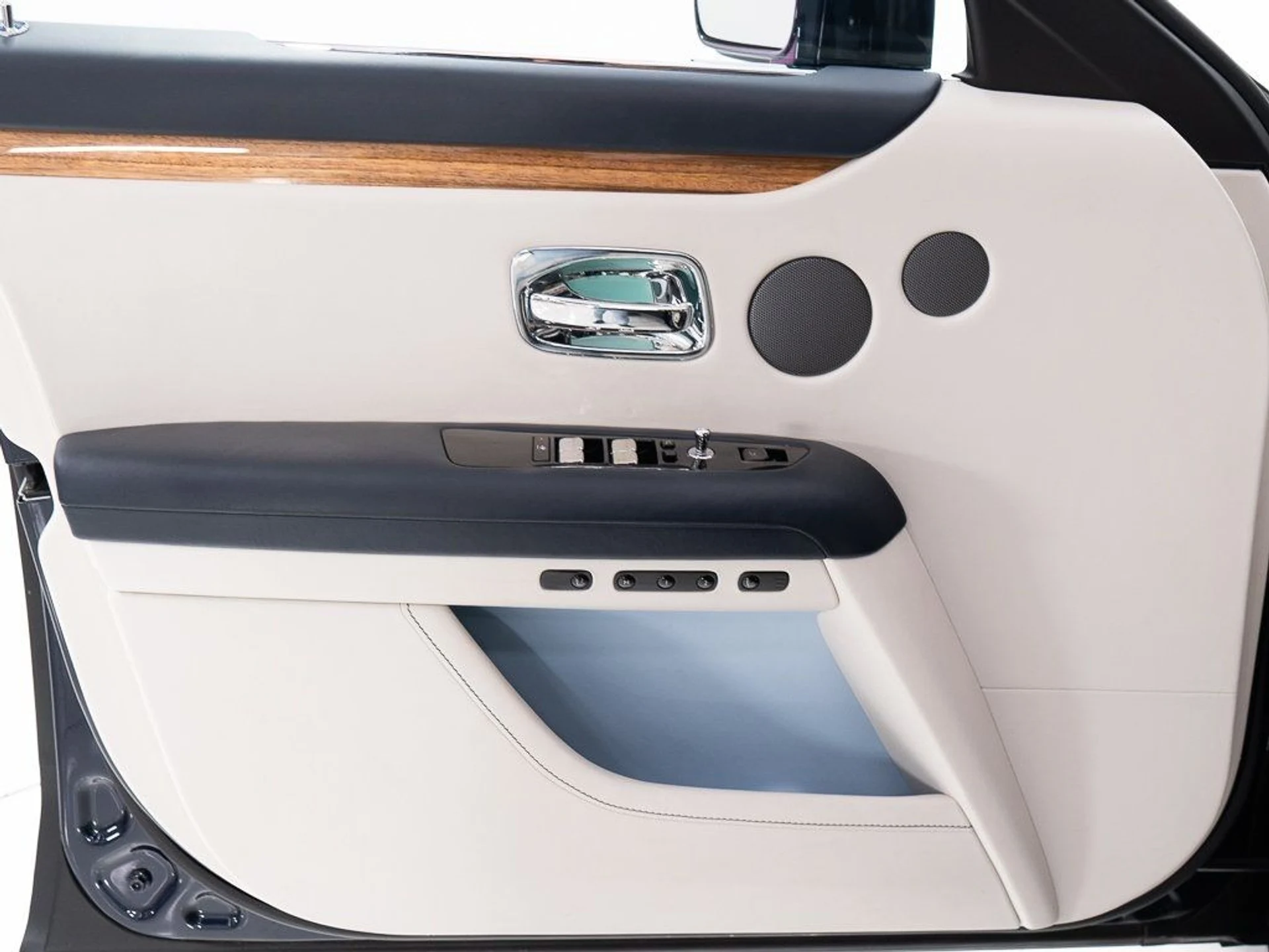 mph011_742160991_8f6bf970387a088d659f70af4fbff5ee_17c34de3ca