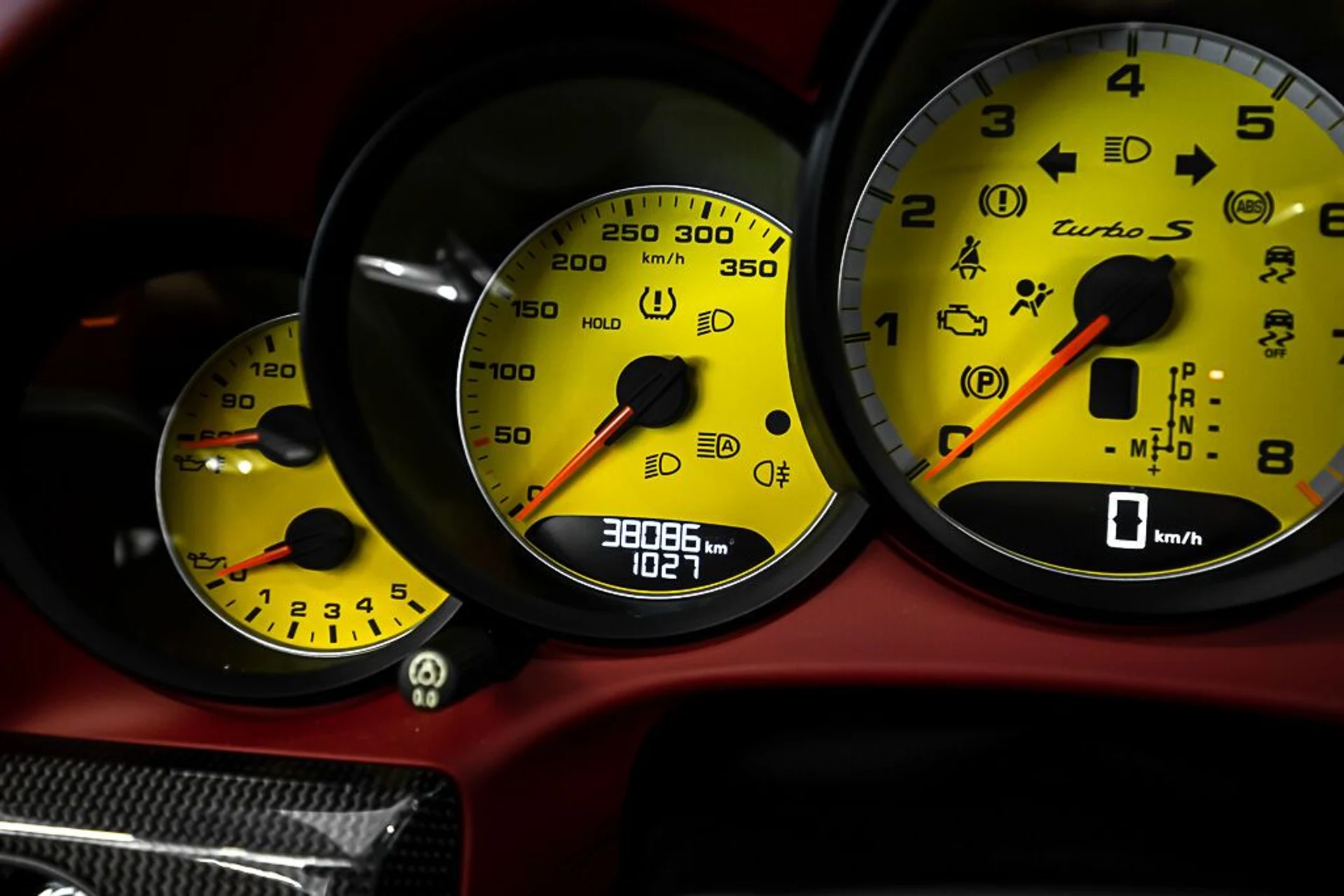 mph011_744250689_porsche_911_2018_jpg_v_1758918548_42bc403314