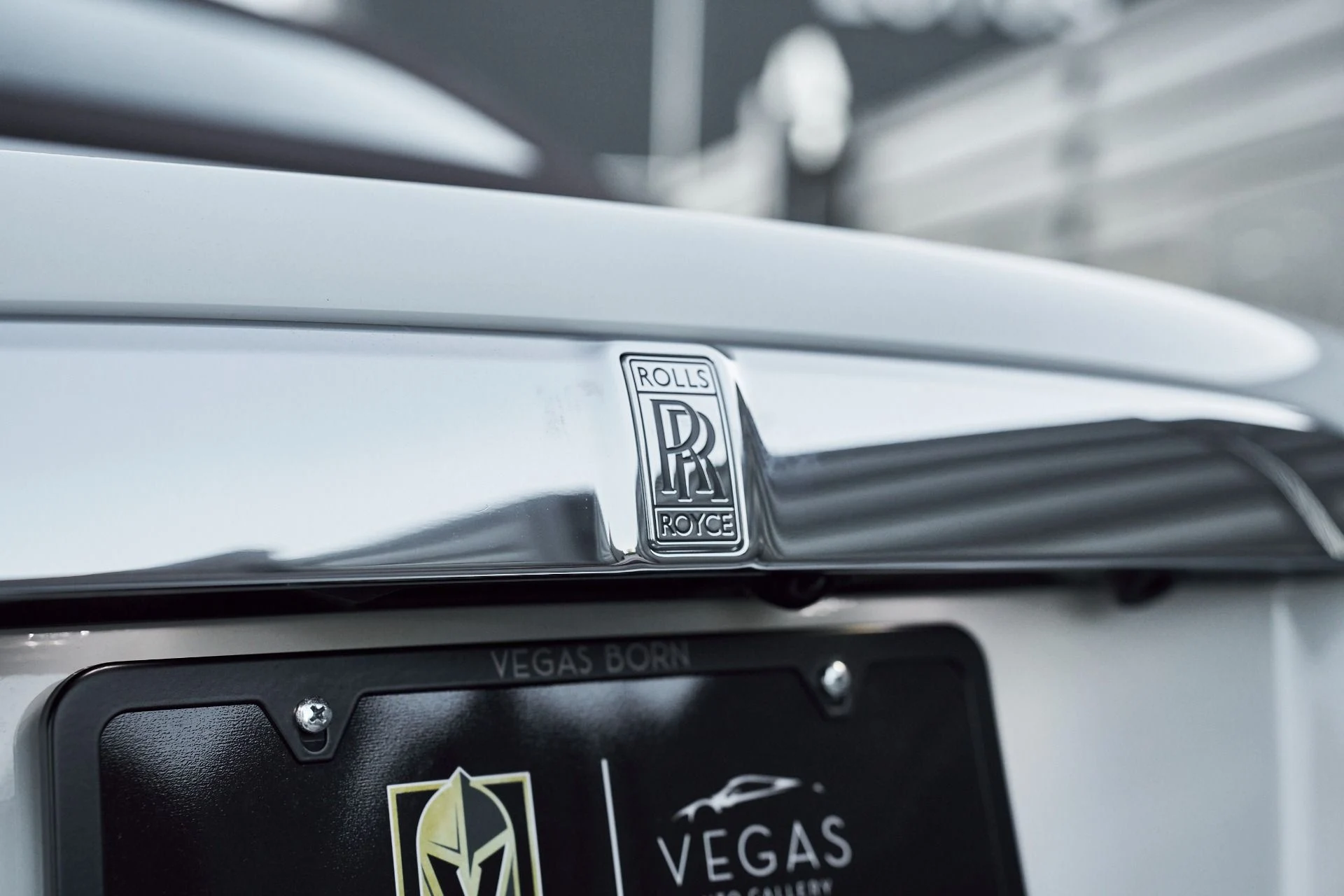 mph011_745666301_Used_2017_Rolls_Royce_Dawn_Base_1764730538_6dab70e2de