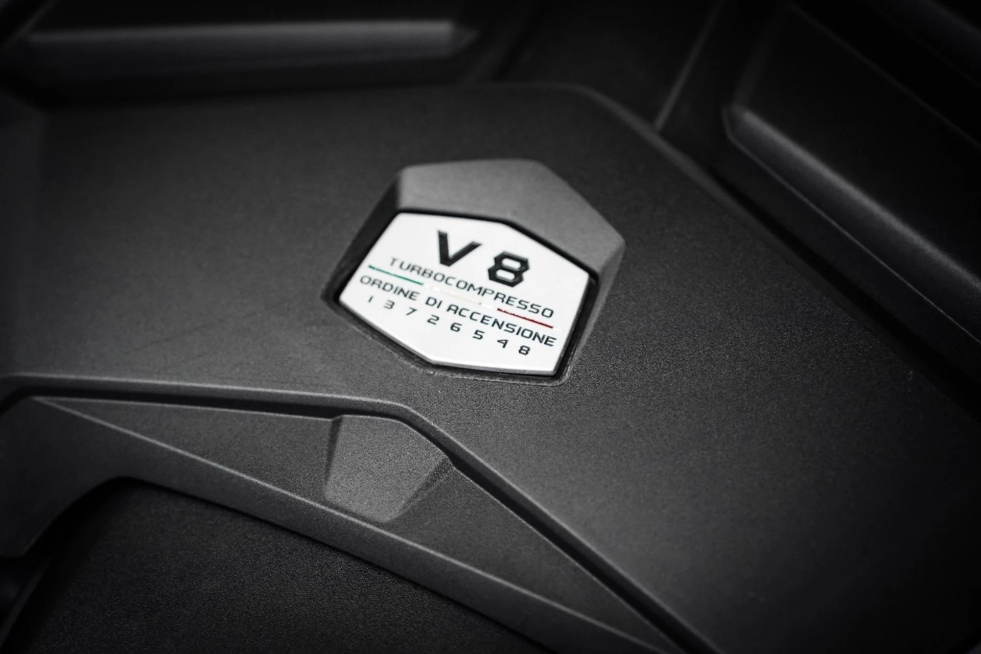 mph011_749966820_37414663_09033_2020_lamborghini_urus_092_8b5675226c