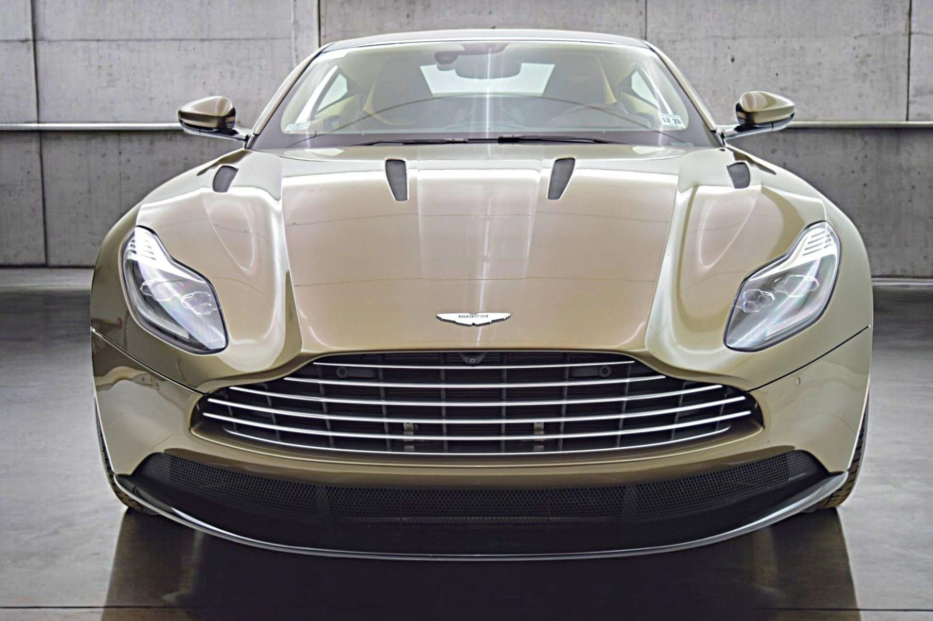 mph011_752843688_Used_2018_Aston_Martin_DB_11_V12_Coupe_d52e9a77c2