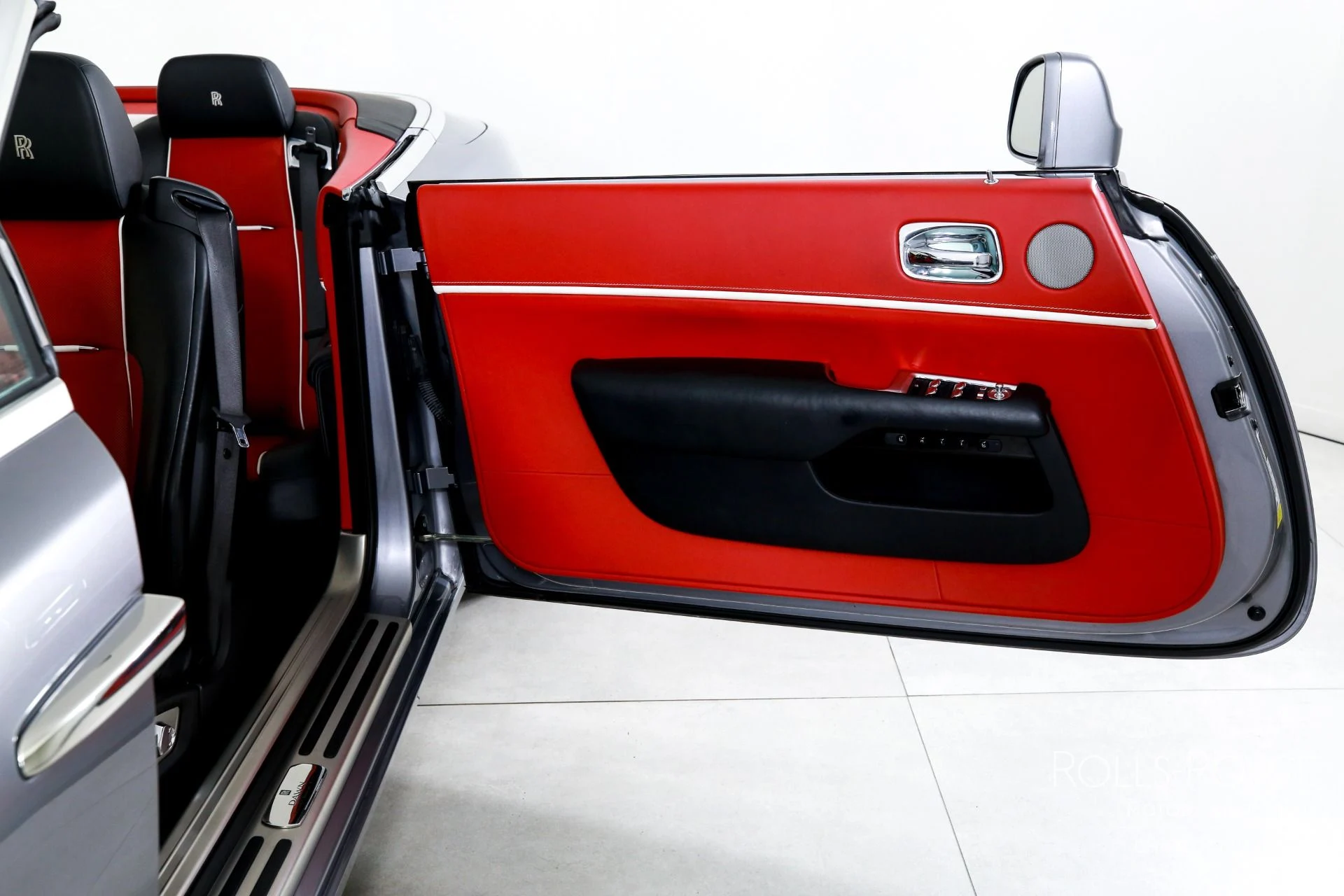 mph011_758486426_Used_2019_Rolls_Royce_Dawn_1771363105_6a0c79ff12