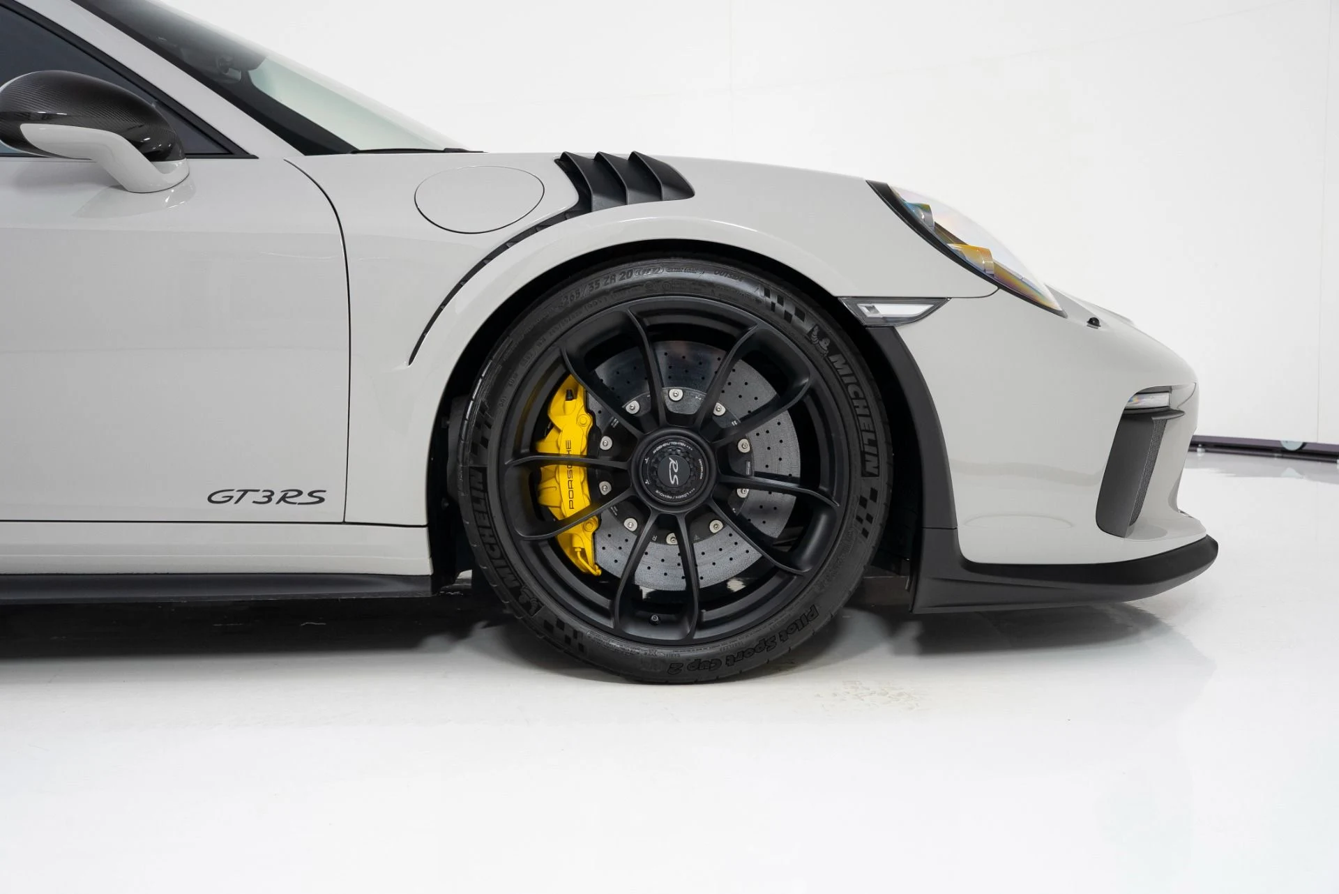 mph011_759892369_Used_2019_Porsche_911_GT_3_RS_1758126565_0abbdd48eb