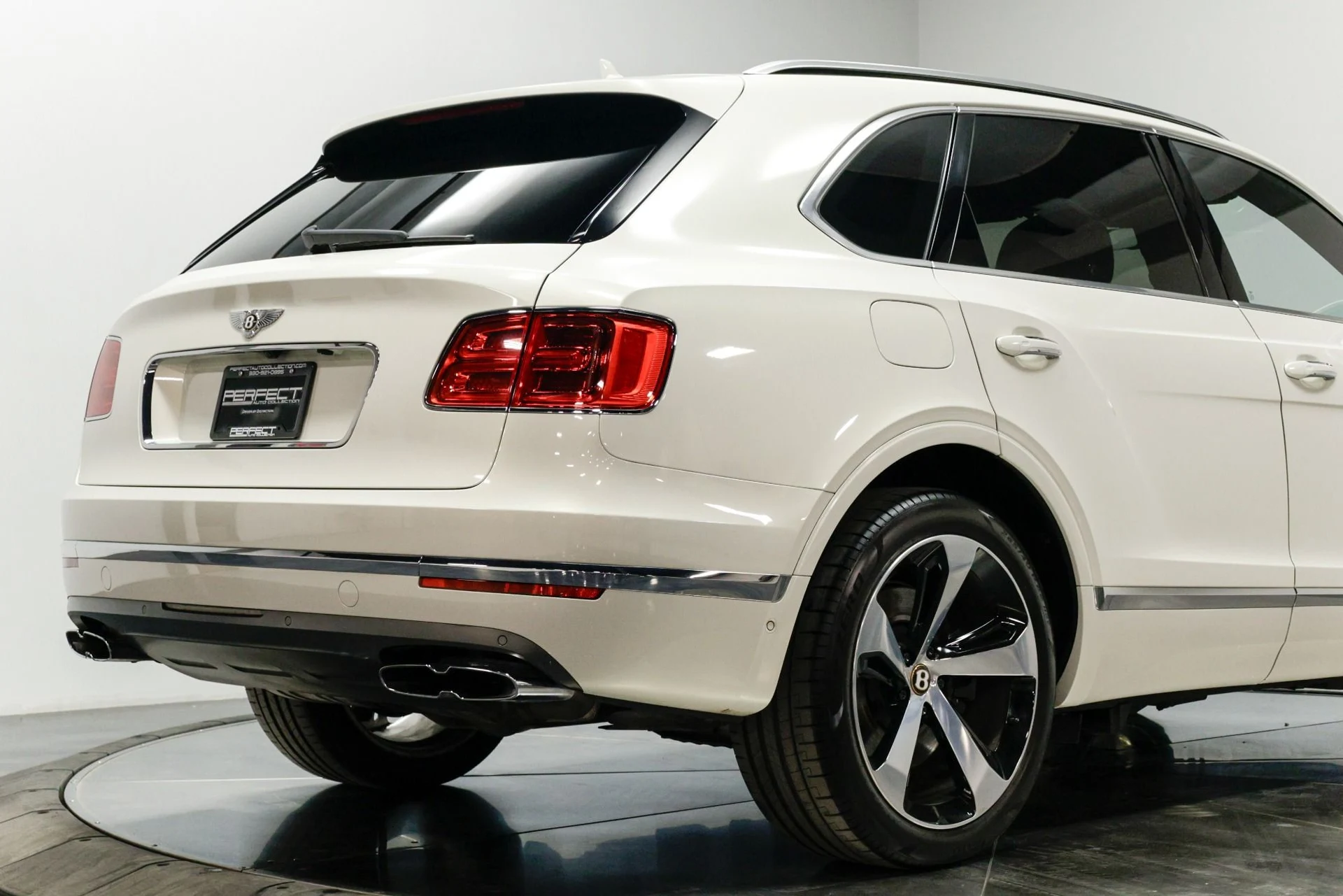 mph011_765597700_Used_2020_Bentley_Bentayga_V8_1760480773_25a52610ab