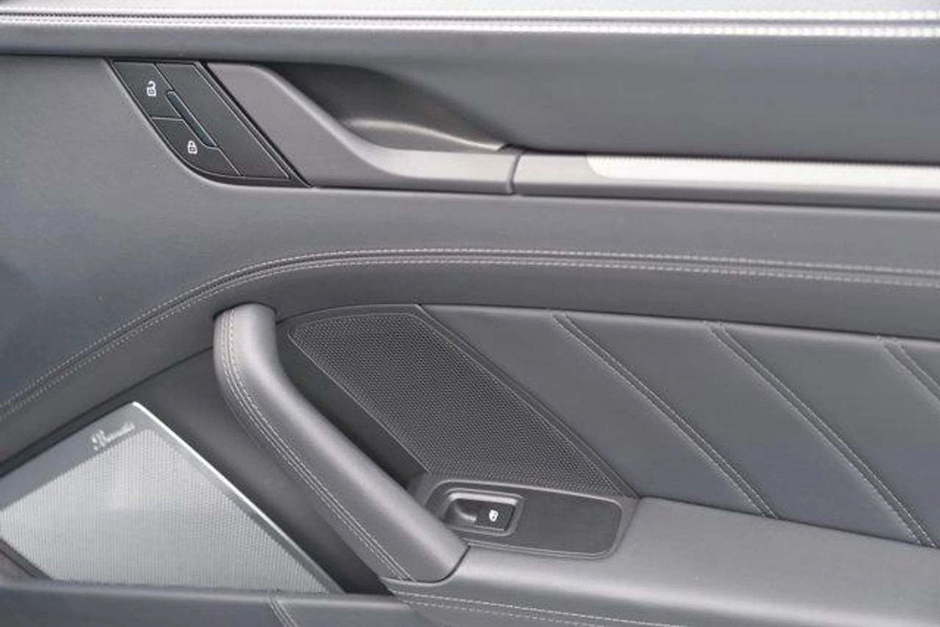 mph011_773808571_rxvr_N8_I_Exel3_S_Gbgtl_Boan_TJ_9_FU_590be9ff78