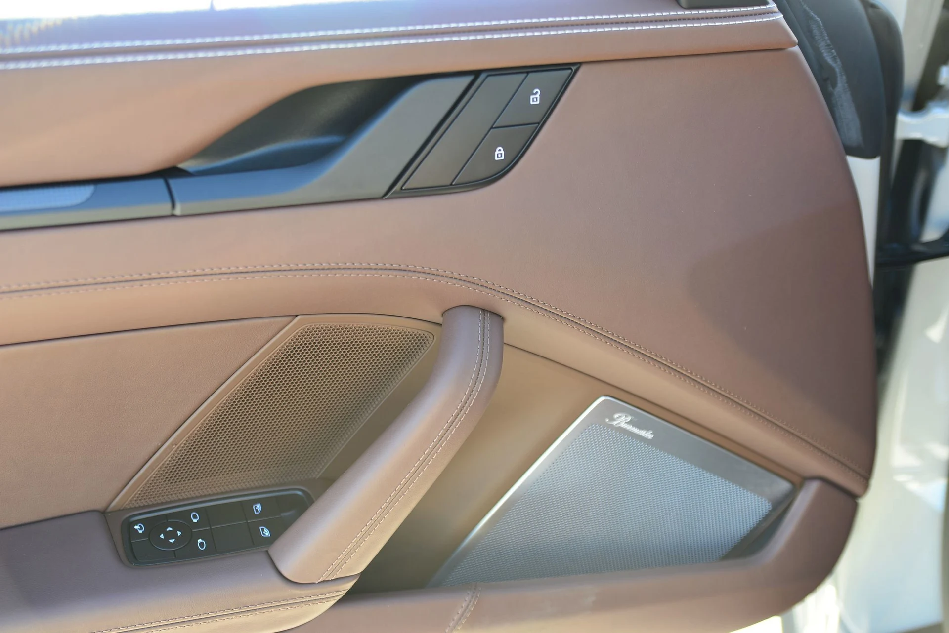 mph011_789402970_3ce479c492c95be386e3cd70a86c0019x_50aafbac78