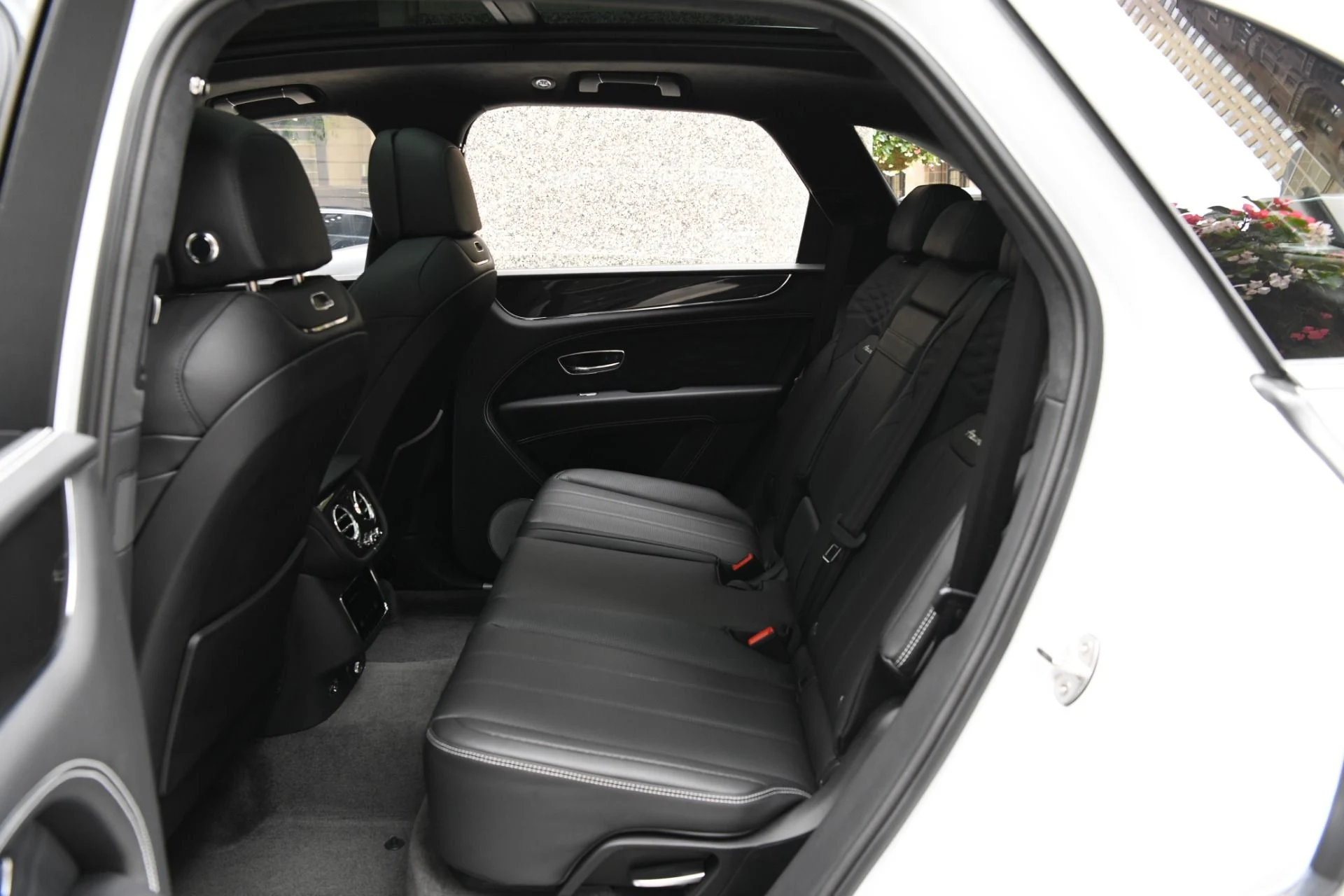 mph011_796274933_Used_2024_Bentley_Bentayga_Azure_V8_1756931552_da60da1d89