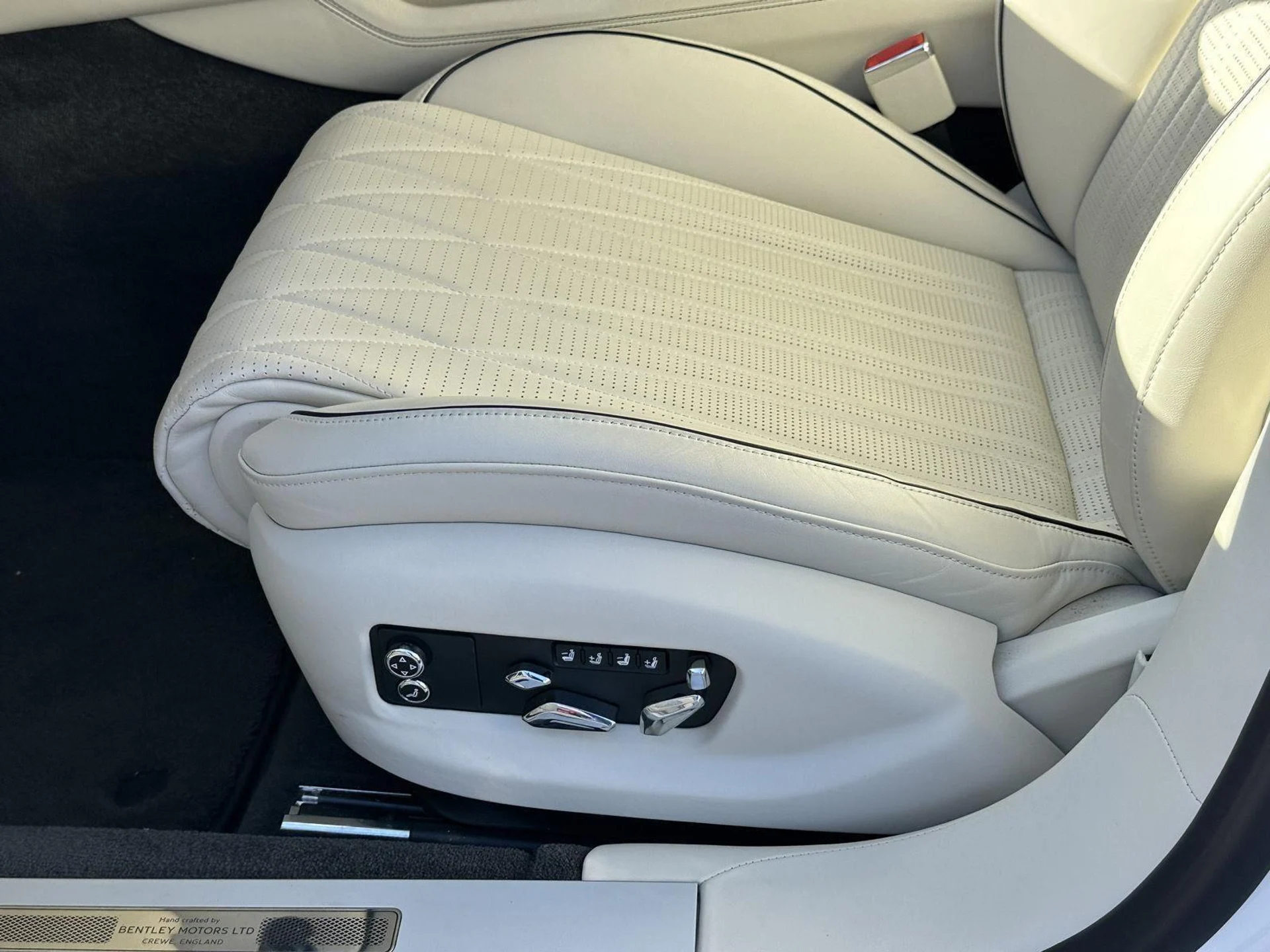 mph011_797532441_f5a260b6de40aee536084257e8915e1b_7365ed990c