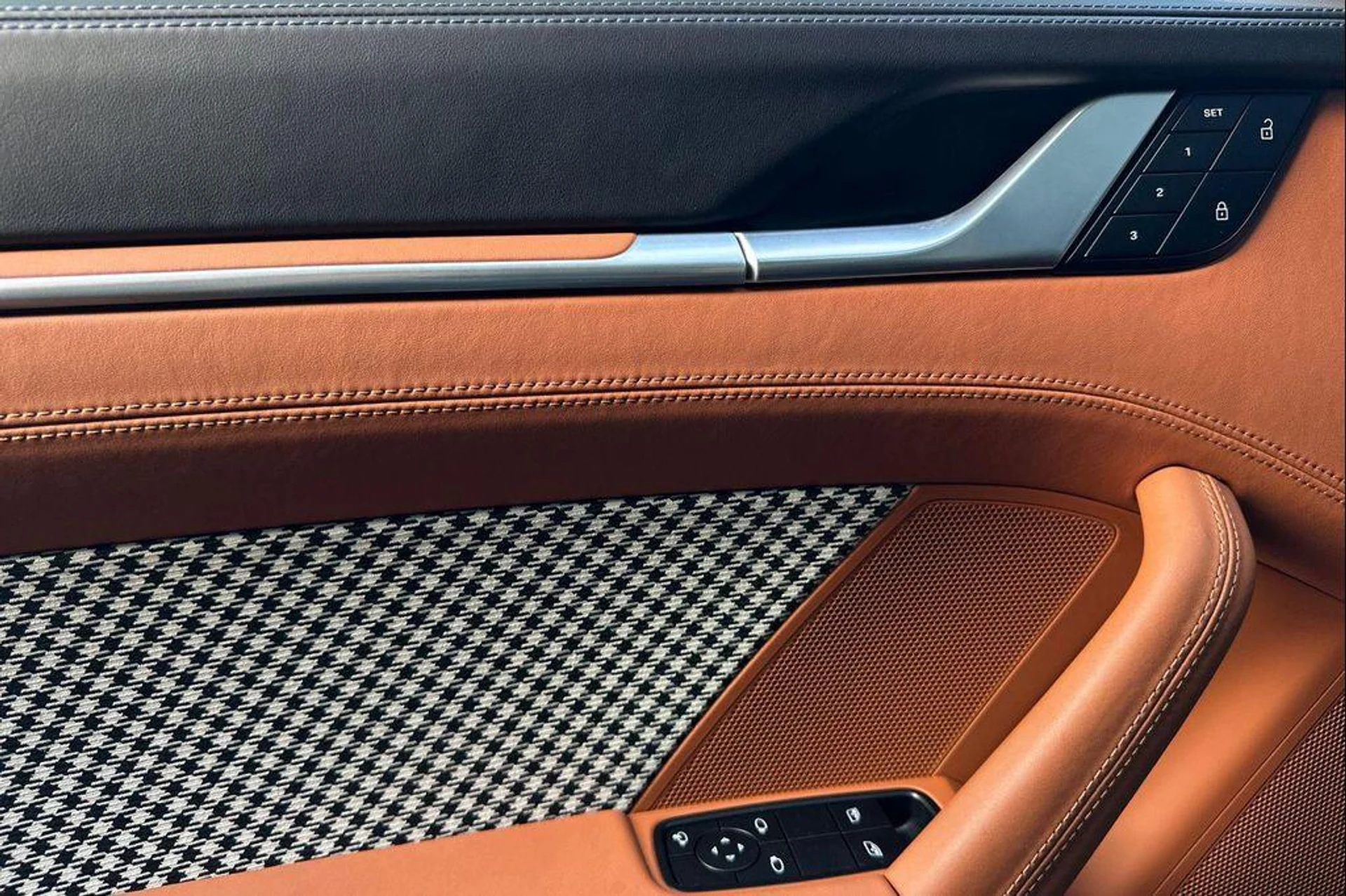 mph011_801698113_v_YM_1nt_MKR_6bd3_SC_Vu_zf_Sr_Xlrn_A_9627e83a2d