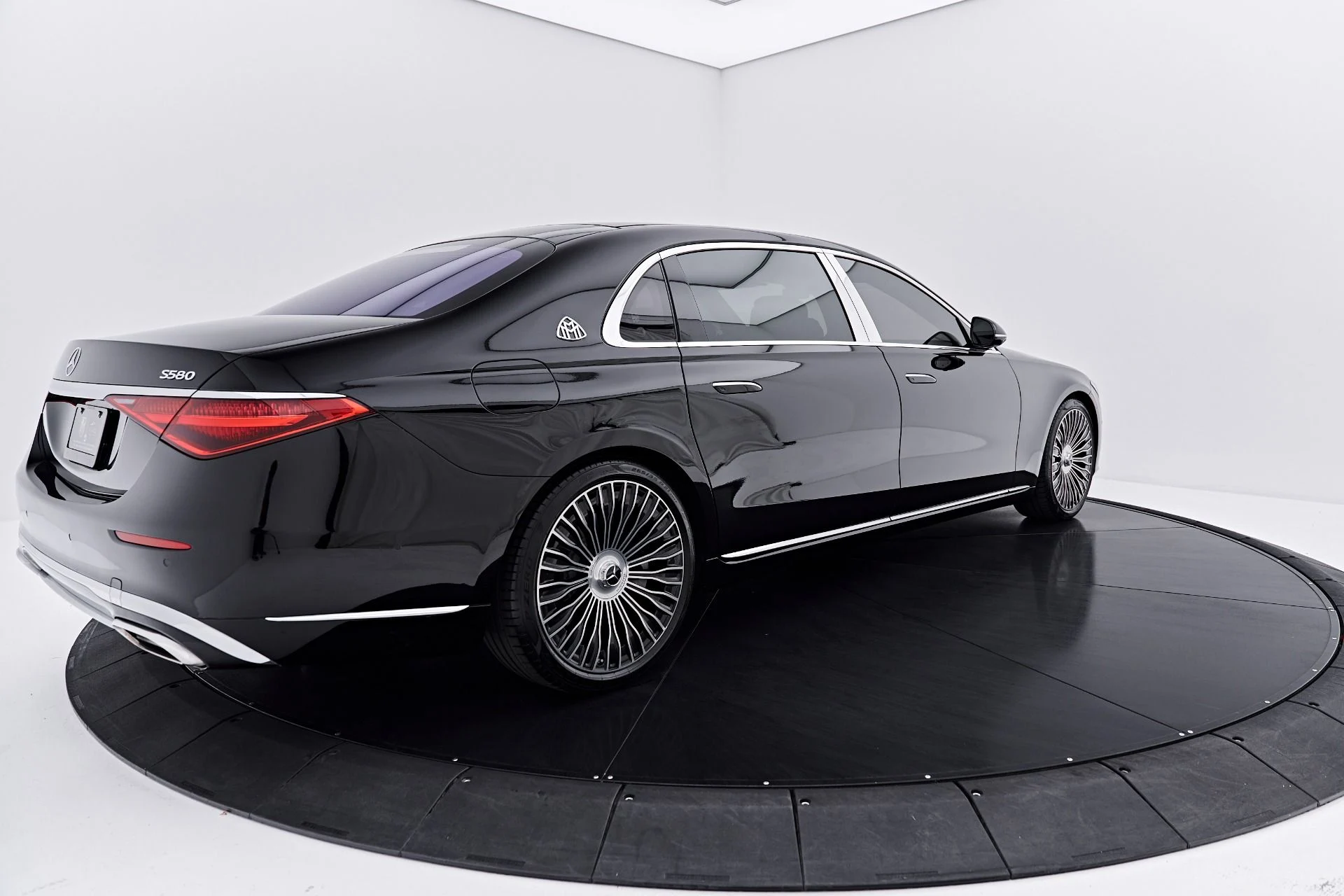 mph011_804505071_Used_2022_Mercedes_Benz_S_Class_Maybach_S_580_1788570637_92753c5a8c