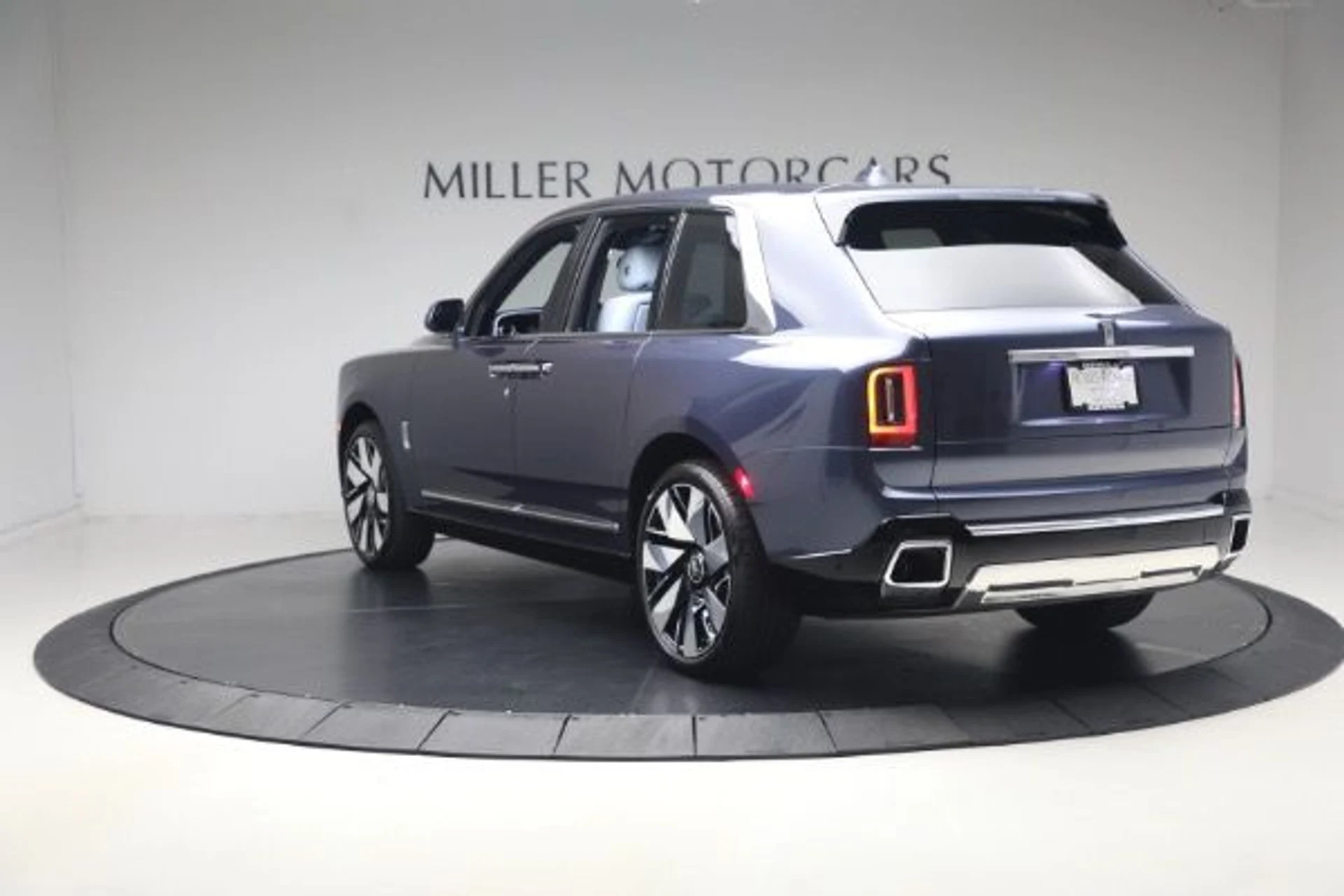 mph011_824665083_Used_2025_Rolls_Royce_Cullinan_c1d9ccb337