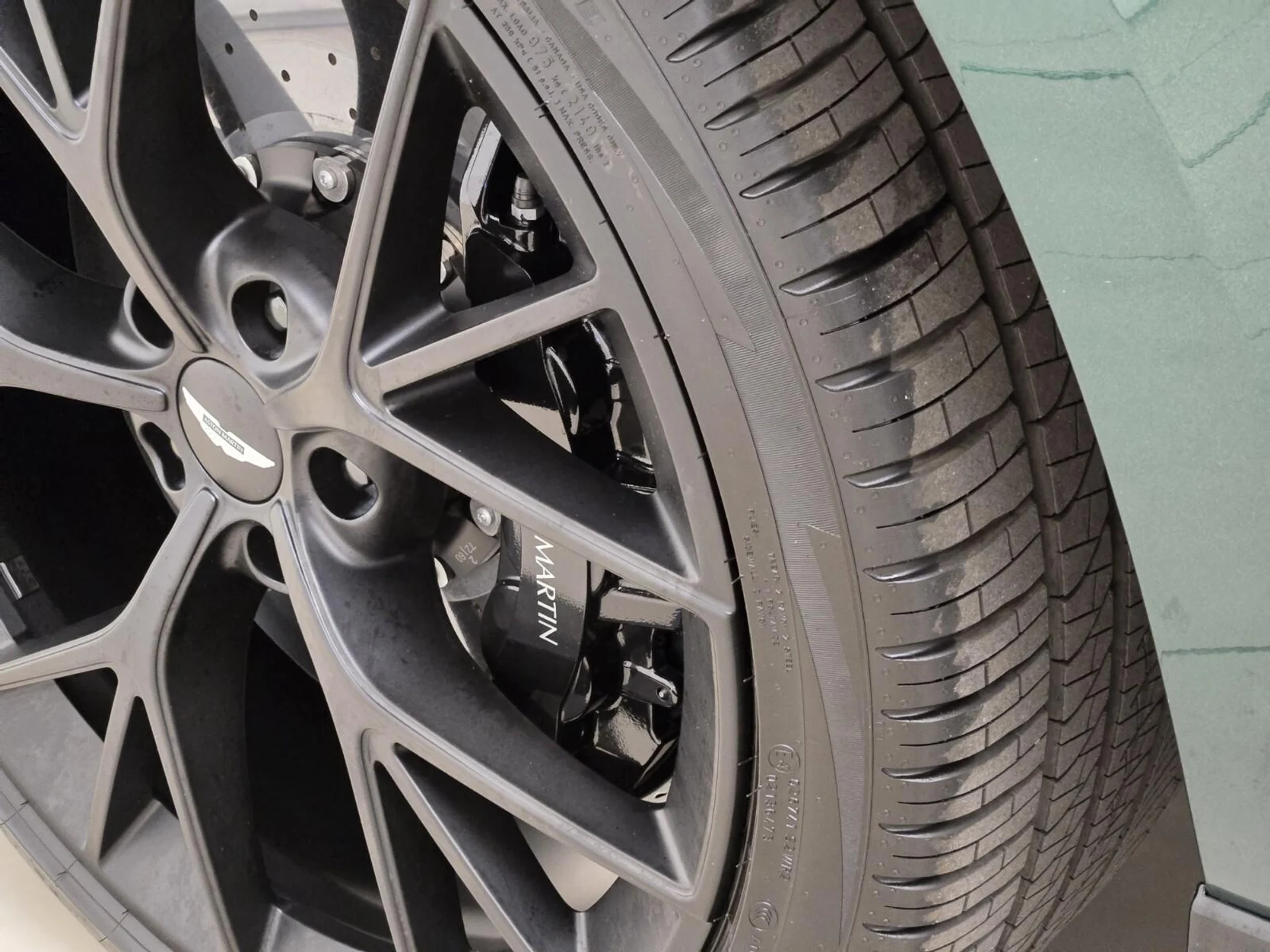 mph011_833137499_New_2026_Aston_Martin_DBX_1767680335_7052a984dd