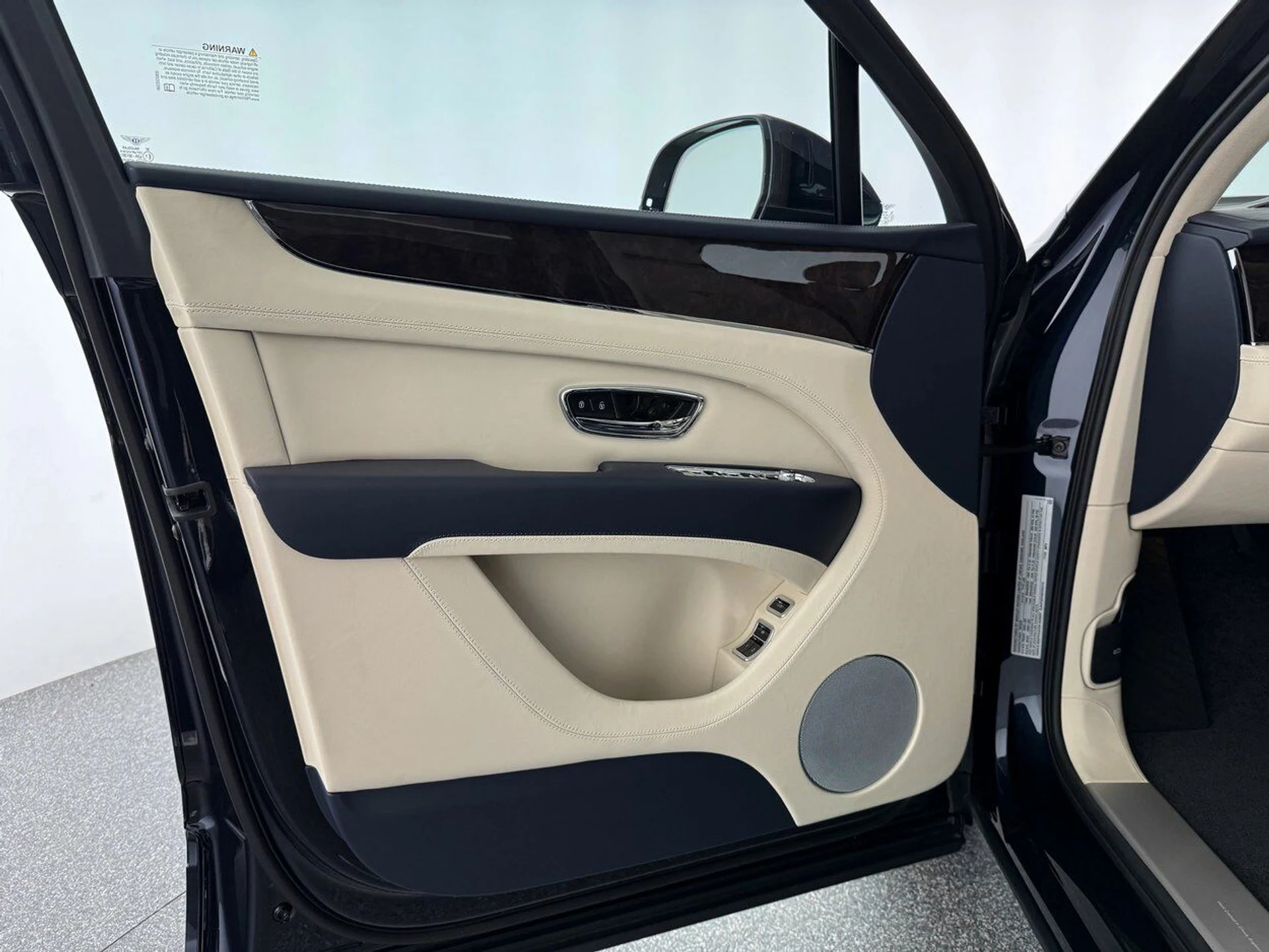 mph011_833461240_11c32a7e2d8d5afaaa13fd17f81f088e_3bbd5a050f