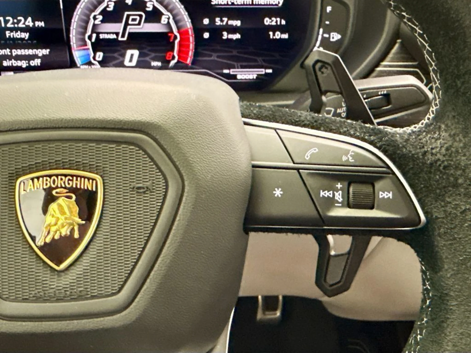 mph011_834303657_used_2019_lamborghini_urus_awd_8119_23021211_12_1024_aa9589ba09
