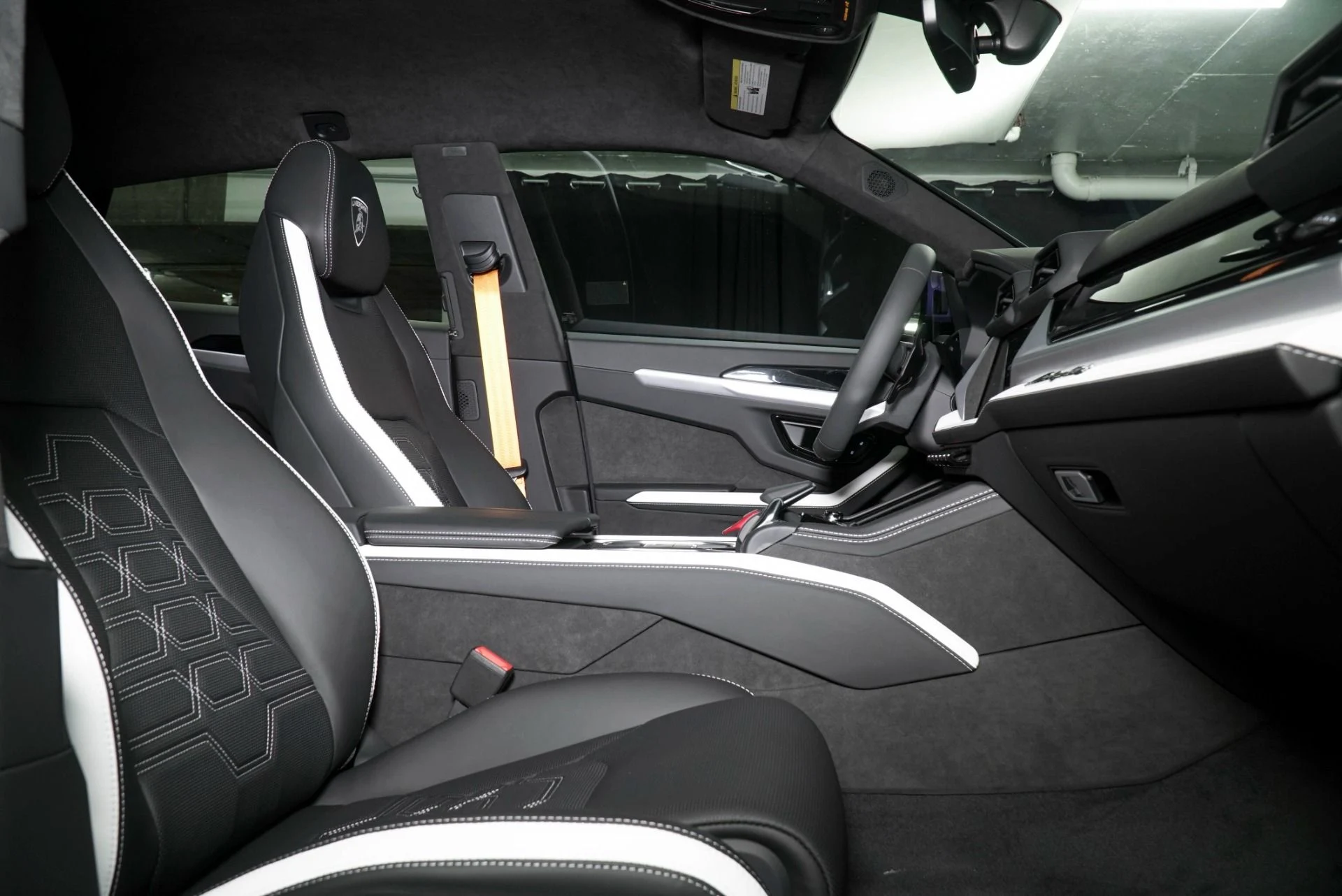 mph011_839556439_New_2025_Lamborghini_Urus_SE_1772563707_1c1d52a22e