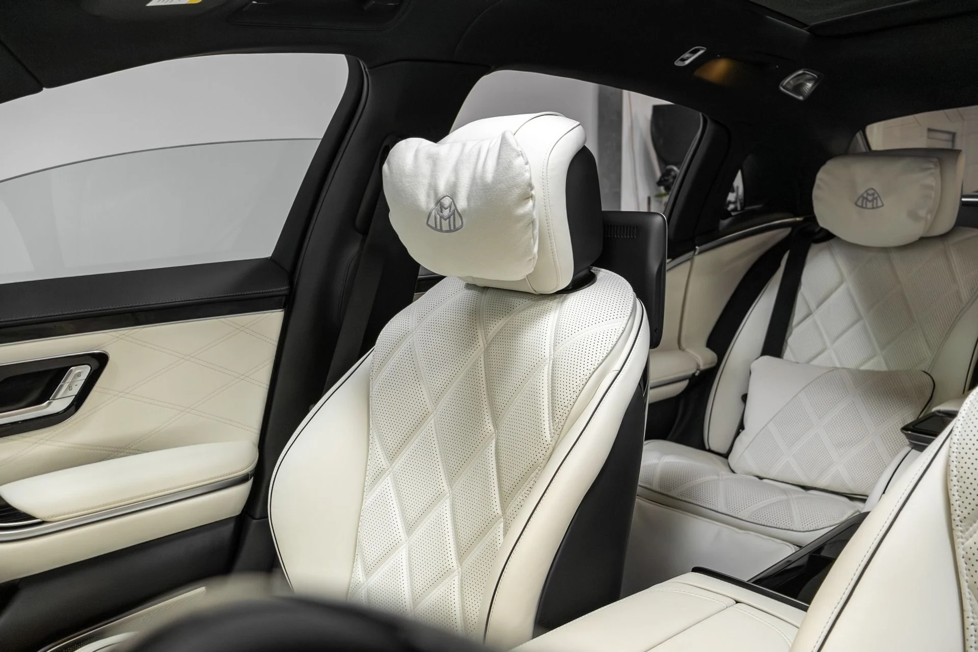 mph011_841483929_Used_2024_Mercedes_Benz_S_Class_Maybach_S_680_4_MATIC_1766186559_74163752a7