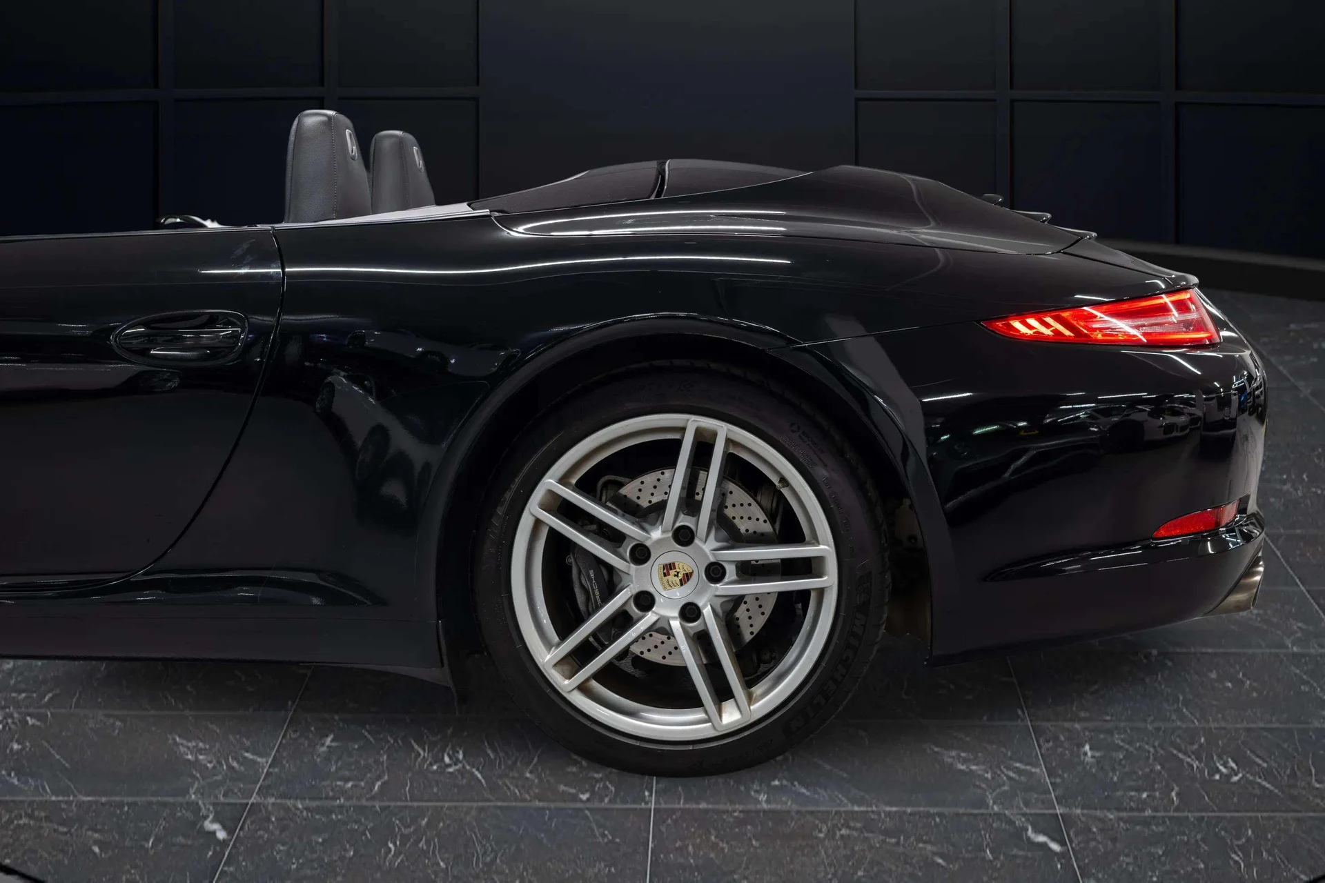 mph011_843977930_f2500f41_4c3e_4b75_a0f6_ef3ccc6e24ac_Focus_Shoot_27_Focus_Shoot_201220_Porsche2091120_Carrera20_Cabriolet2028_WP_0_CA_2_A98_CS_14039029_7_5b54fc5b79